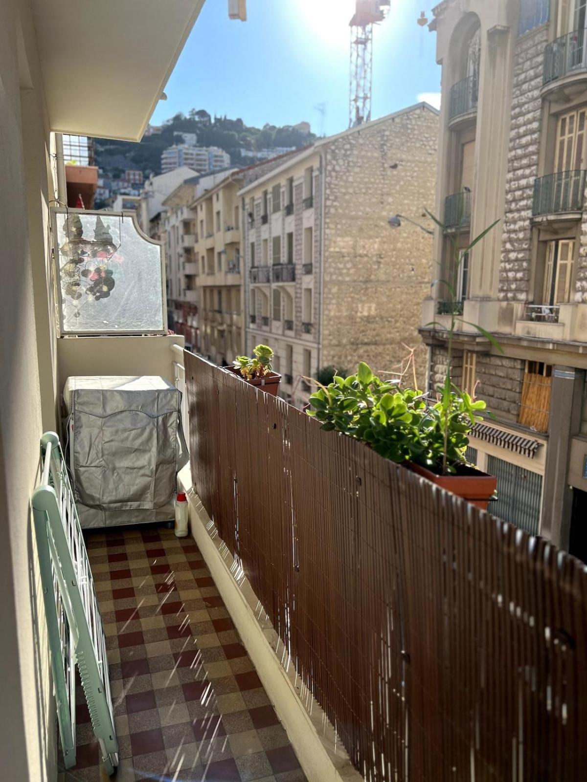 Apartment Modern With Balcony And Ac Walk To Tramway Near Center