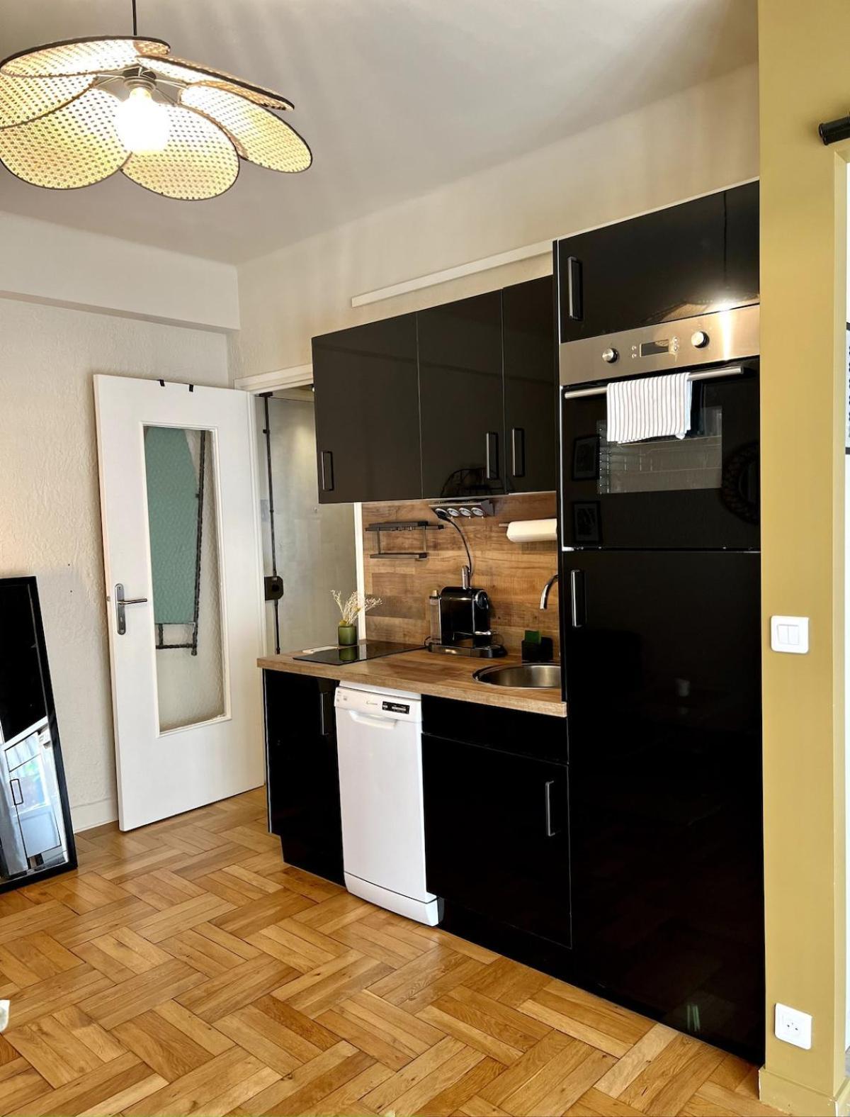 Modern With Balcony And Ac Walk To Tramway Near Center * Nice