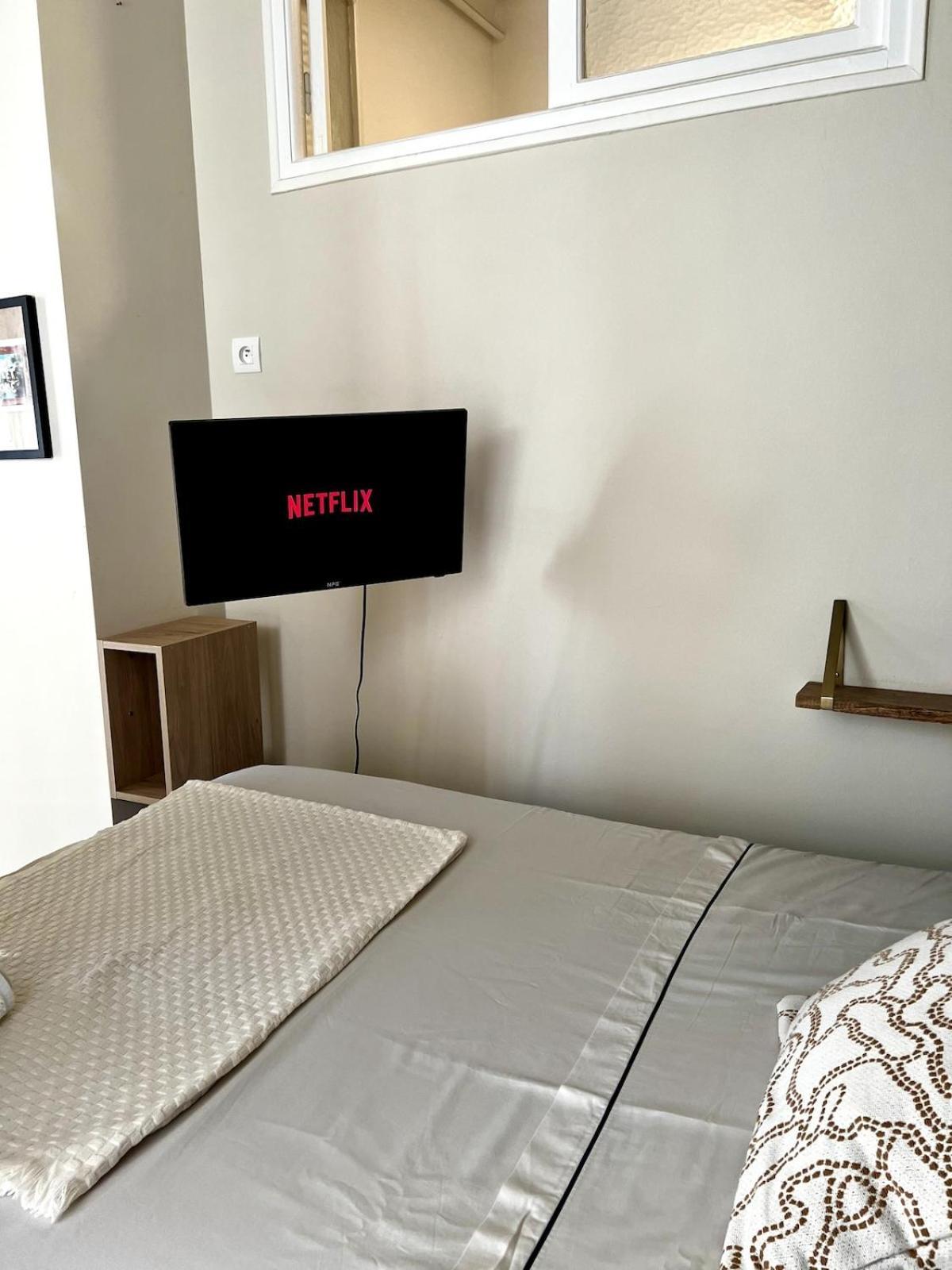 Modern With Balcony And Ac Walk To Tramway Near Center Apartment *