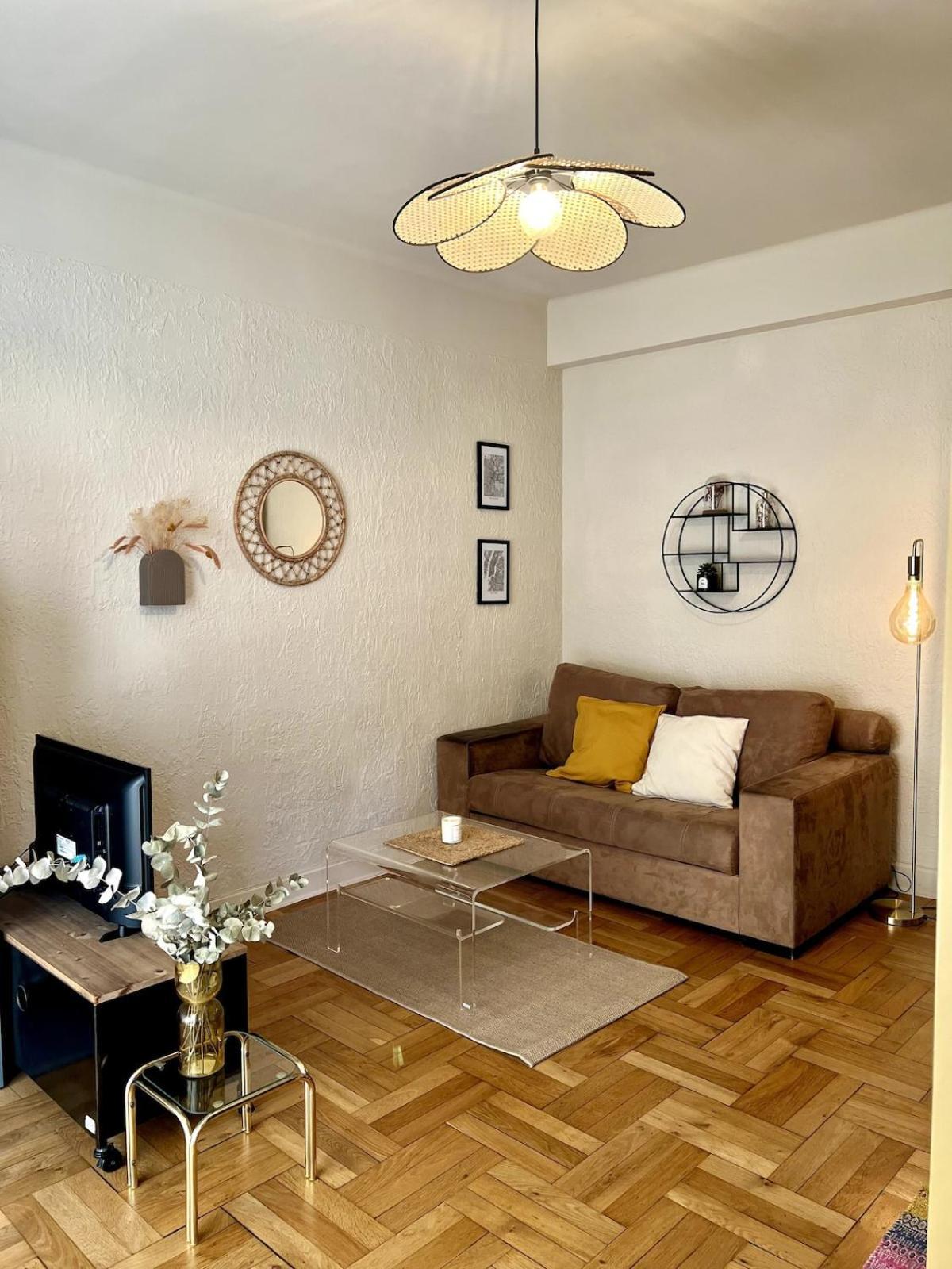 Modern With Balcony And Ac Walk To Tramway Near Center Apartment