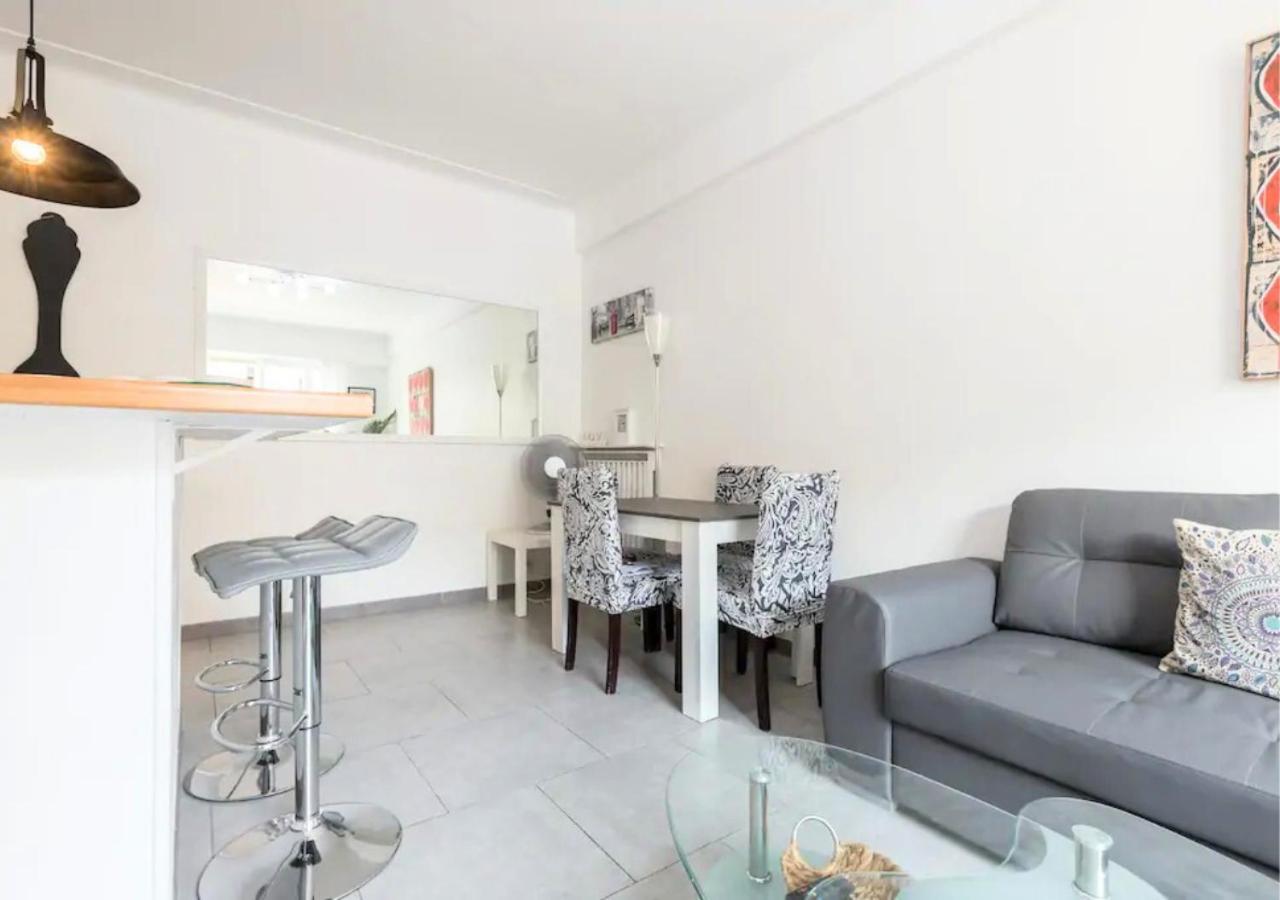 Beautiful & Spacious 2 Bed Near Center Apartment *