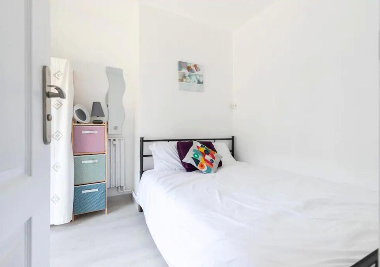 Beautiful & Spacious 2 Bed Near Center Apartment Nice