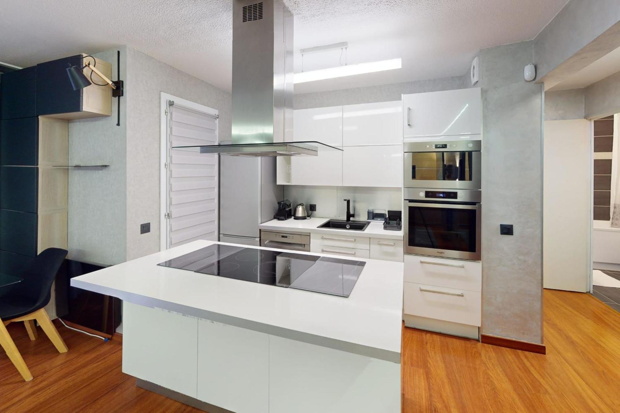 Apartment Cozy With Balcony - 5 Min To The *