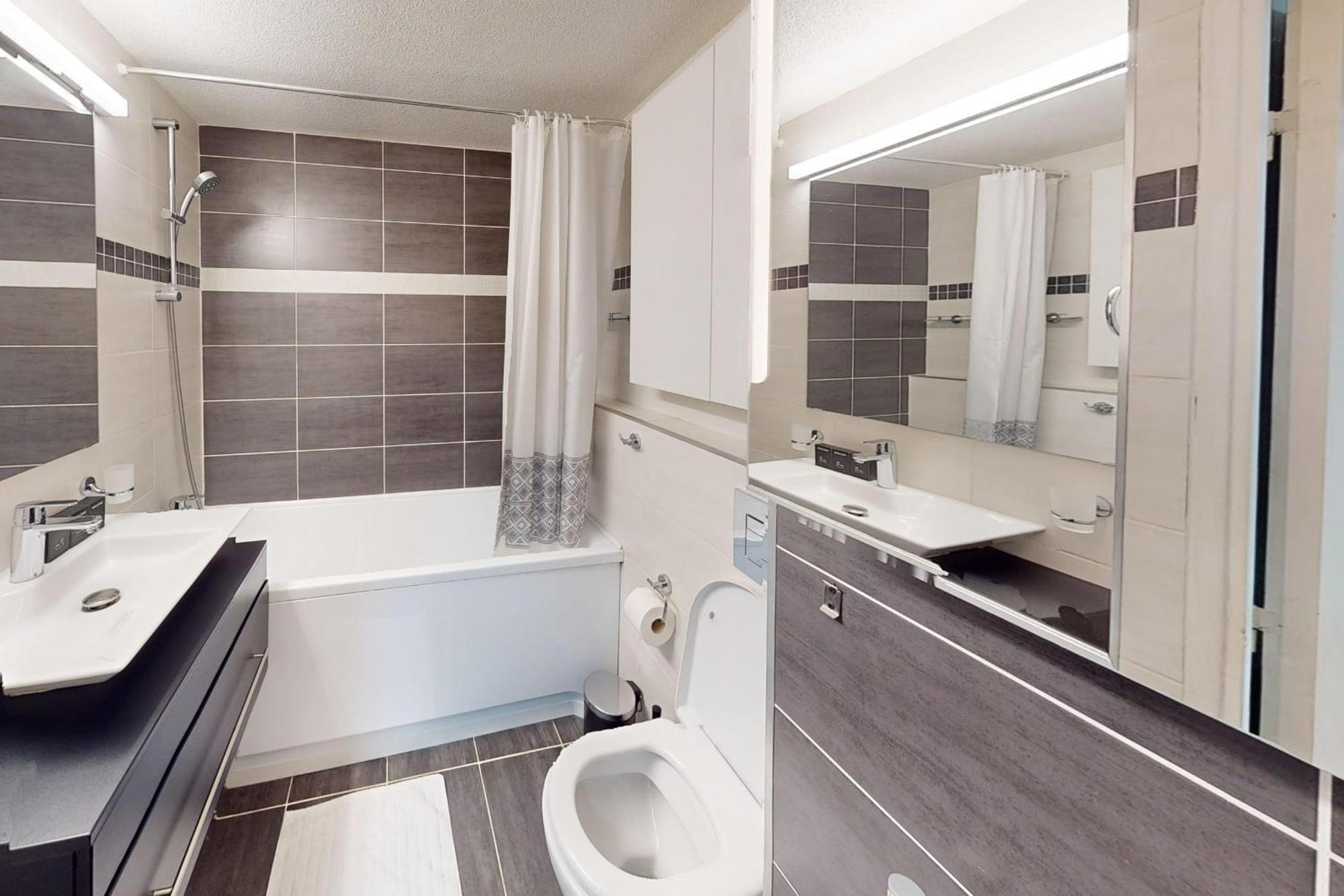 Apartment Cozy With Balcony - 5 Min To The