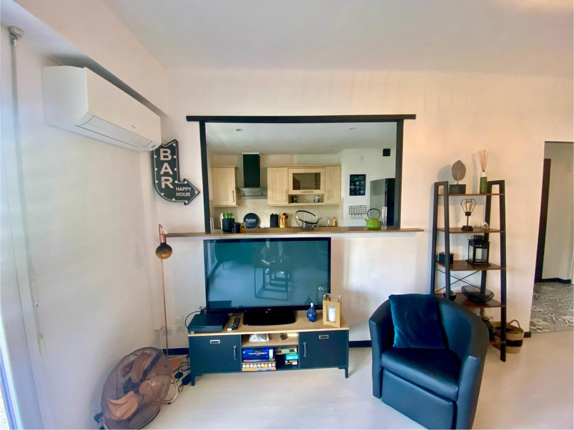 Ouest Caucade- Beautiful 2p, Ac, Clim Apartment