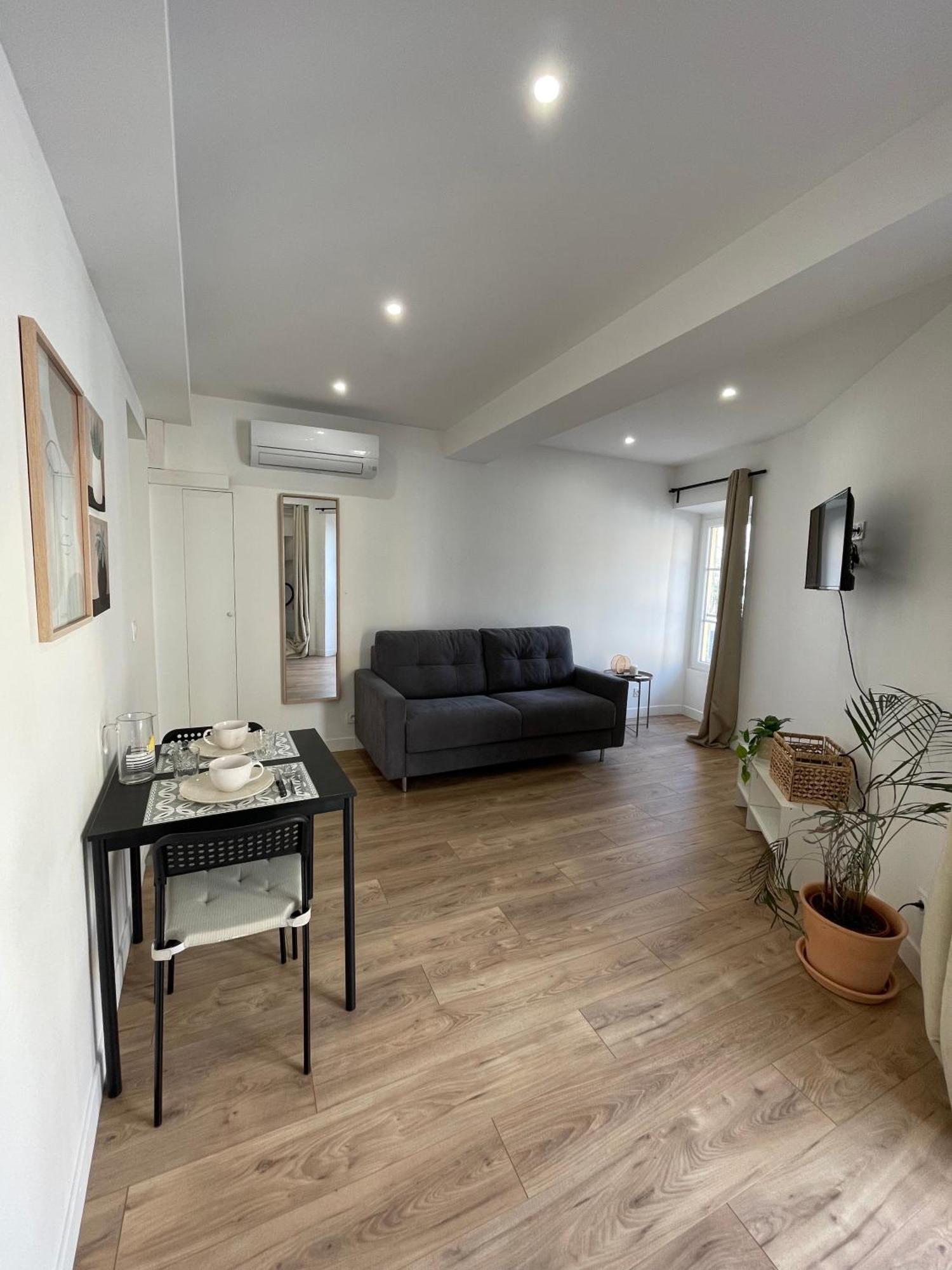 Apartment Joli Place Garibaldi, Vieux-nice, Port Nice