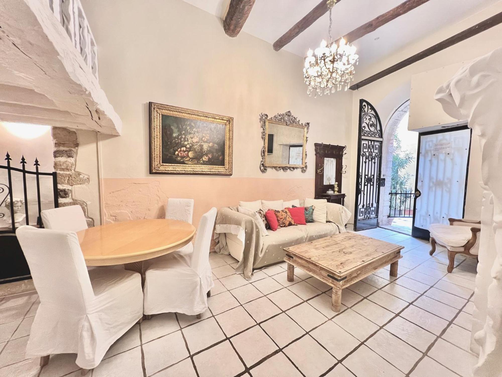 Apartment Riviera: Charming 4-room Beachside In Old Town