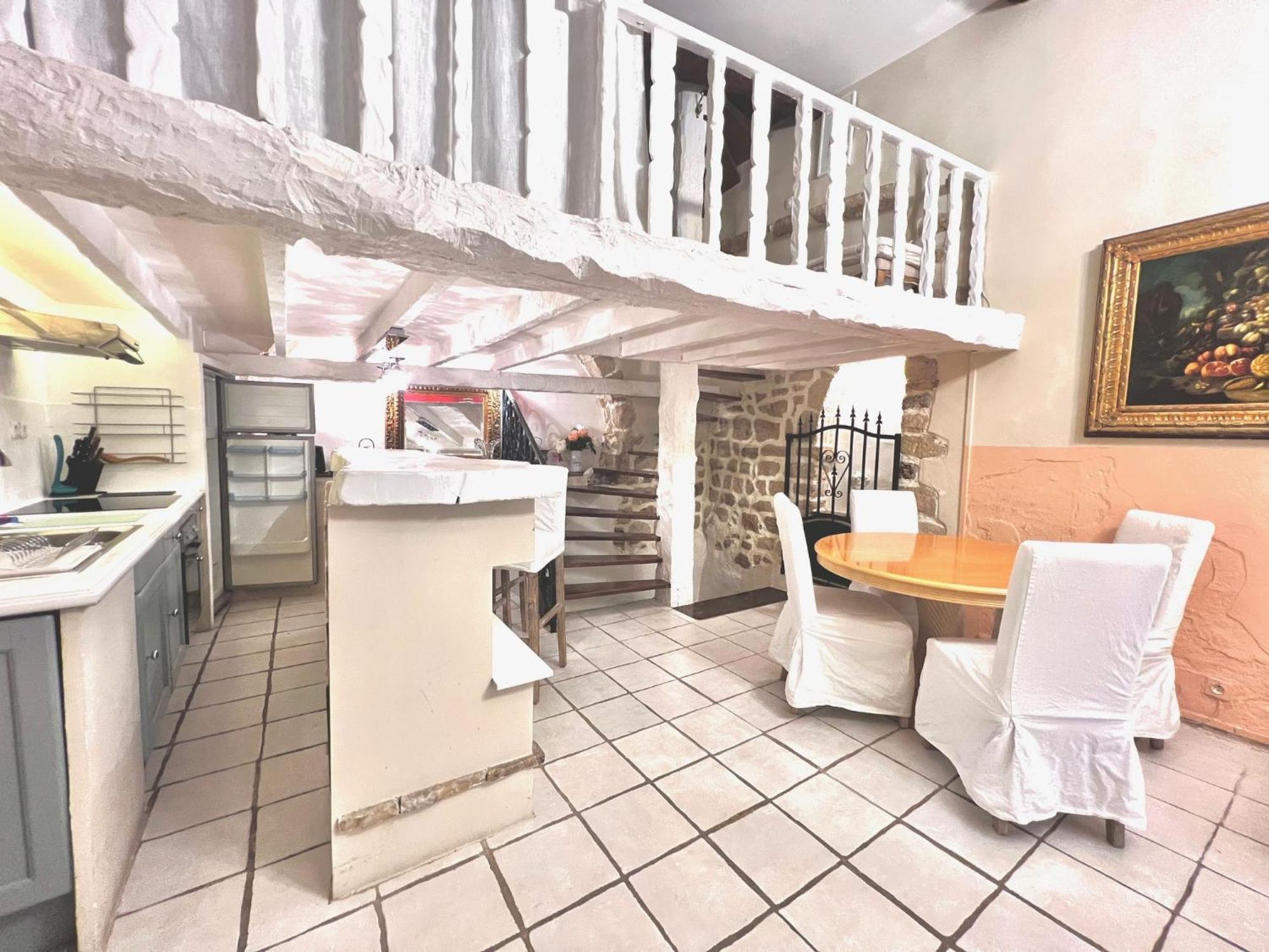 Riviera: Charming 4-room Beachside In Old Town