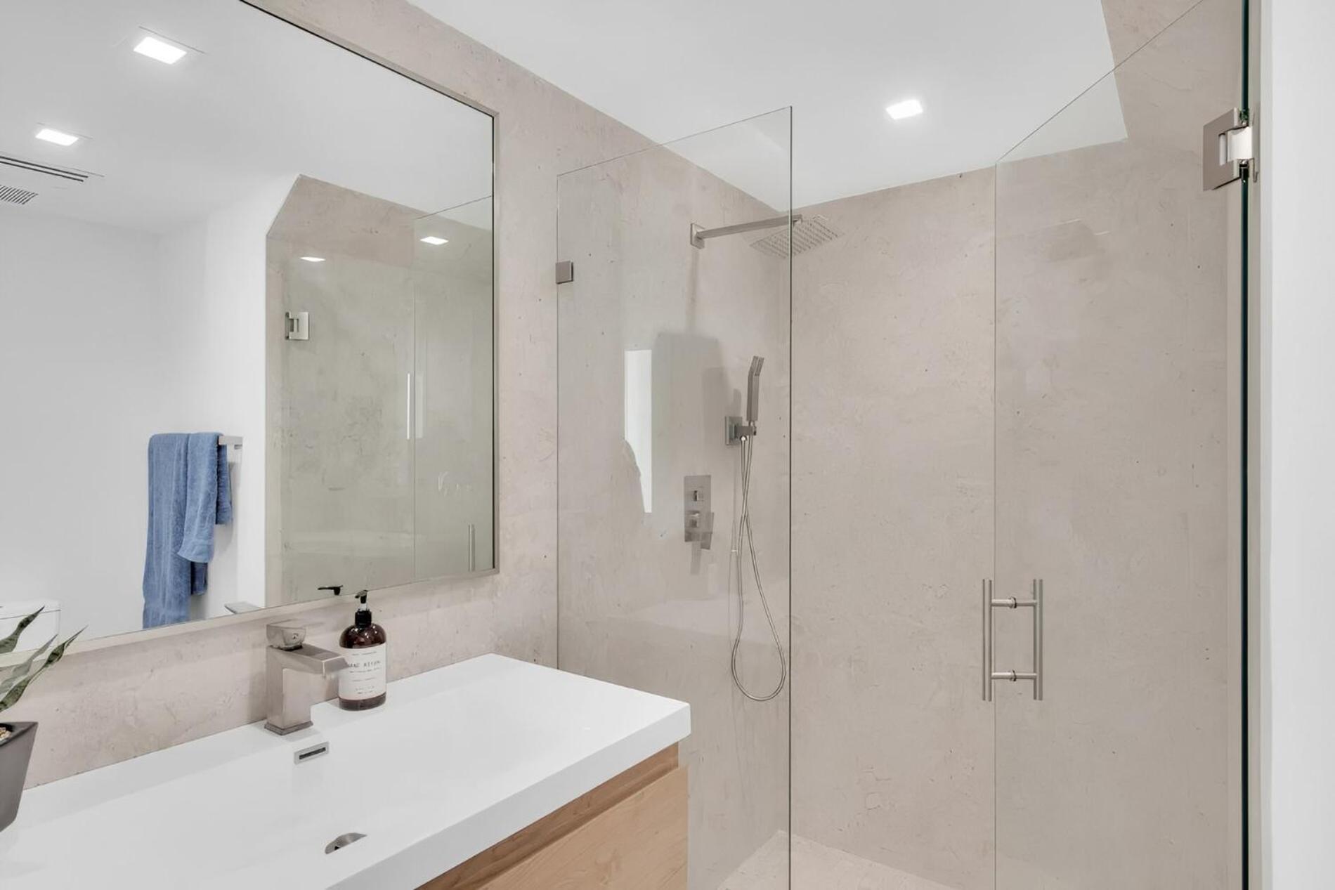 Luxury - - With Pool Villa *