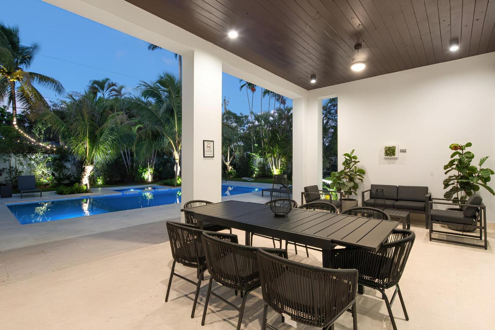 Luxury - - With Pool * Nice