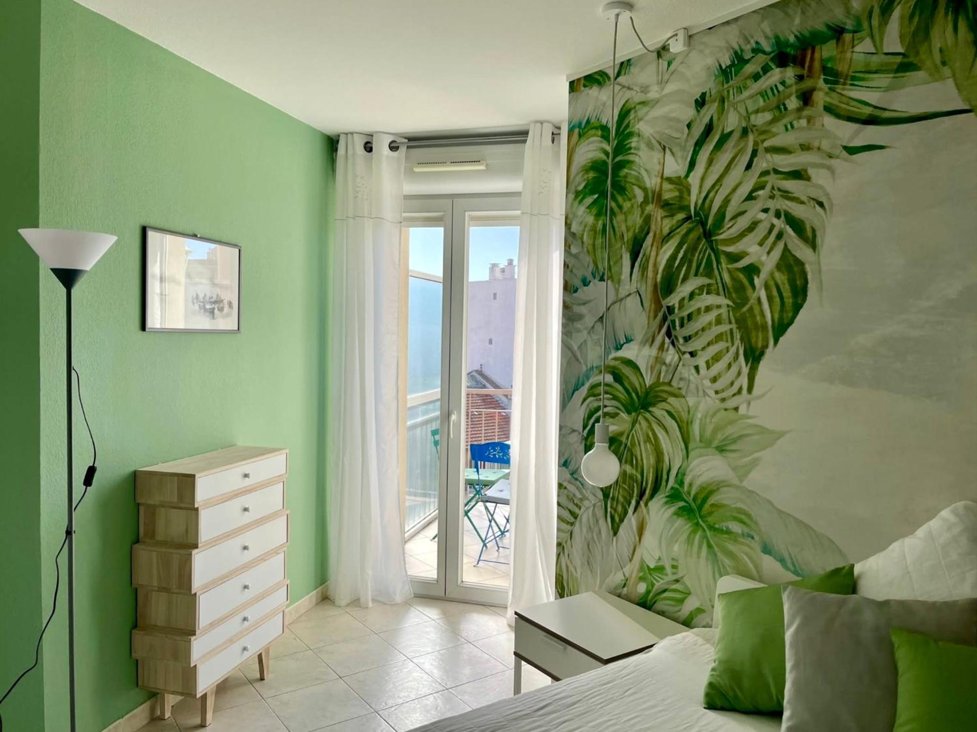 Apartment Risso - Charming One Bedroom With A Balcony
