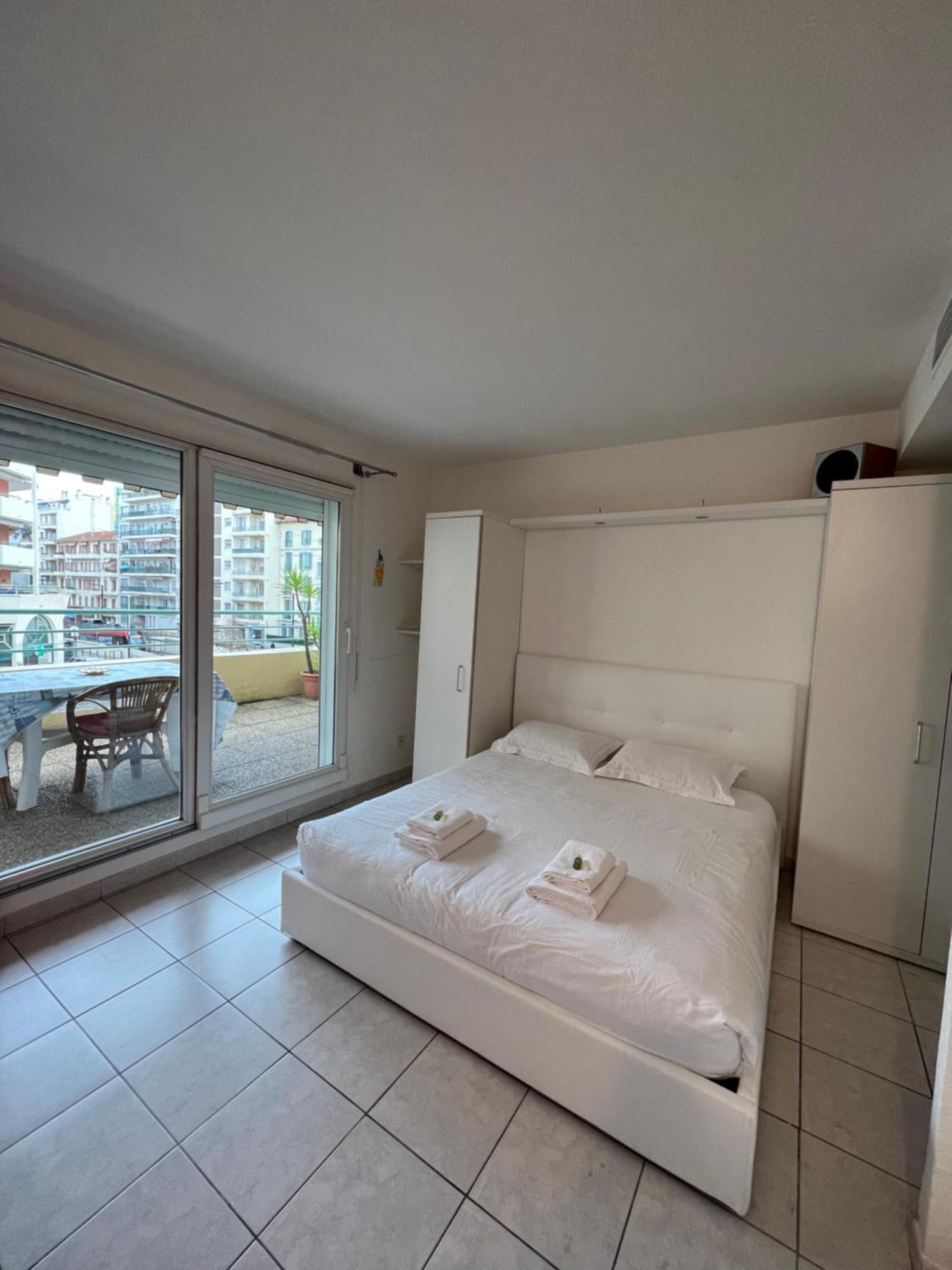 La Terrasse De Palais Des Arts *