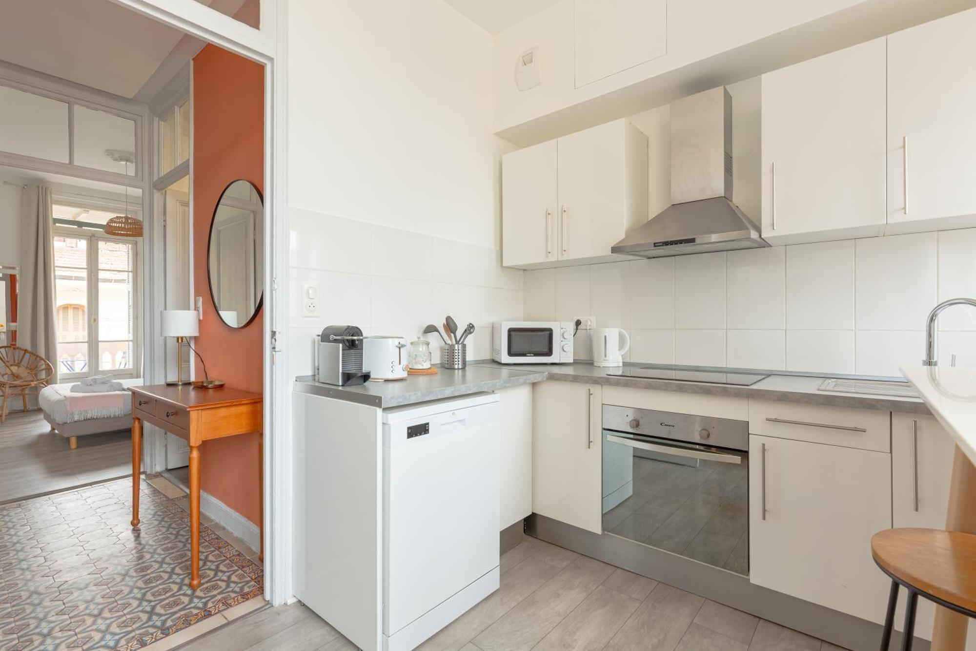 Apartment Retro-chic Proche De La Mer, 4 A 6 Personnes *