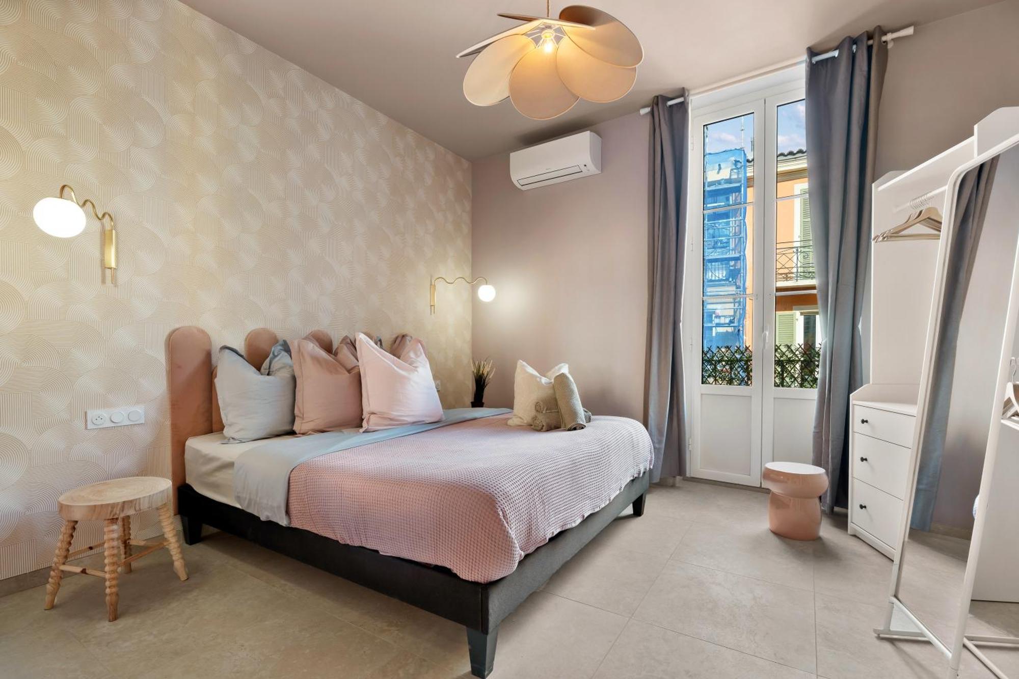 Renting - 8bonaparte - Architect Loft Luxury 4 Bedrooms View Place Du Pin Apartment Nice