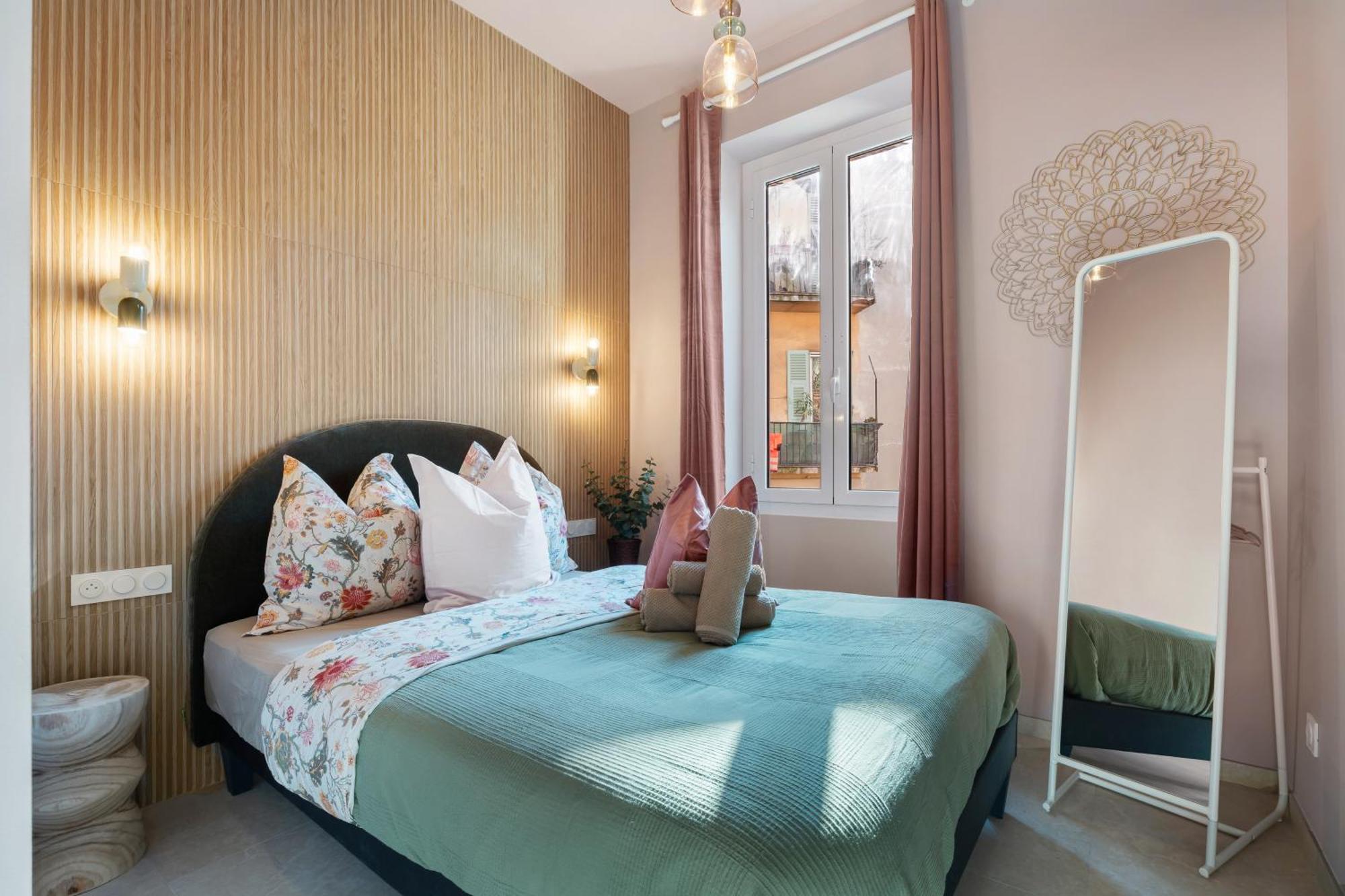 Apartment Renting - 8bonaparte - Architect Loft Luxury 4 Bedrooms View Place Du Pin