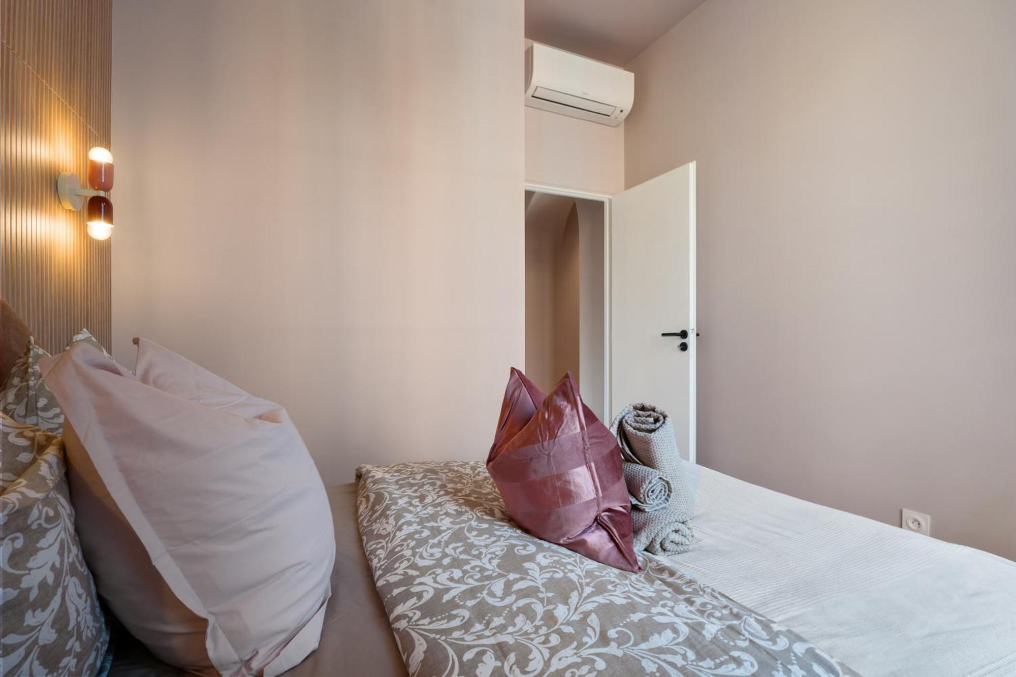 Apartment Renting - 8bonaparte - Architect Loft Luxury 4 Bedrooms View Place Du Pin *