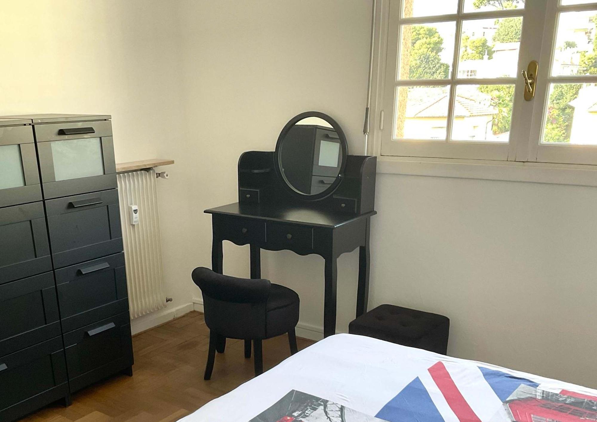 Apartment Lympia - One Bedroom Near The Port