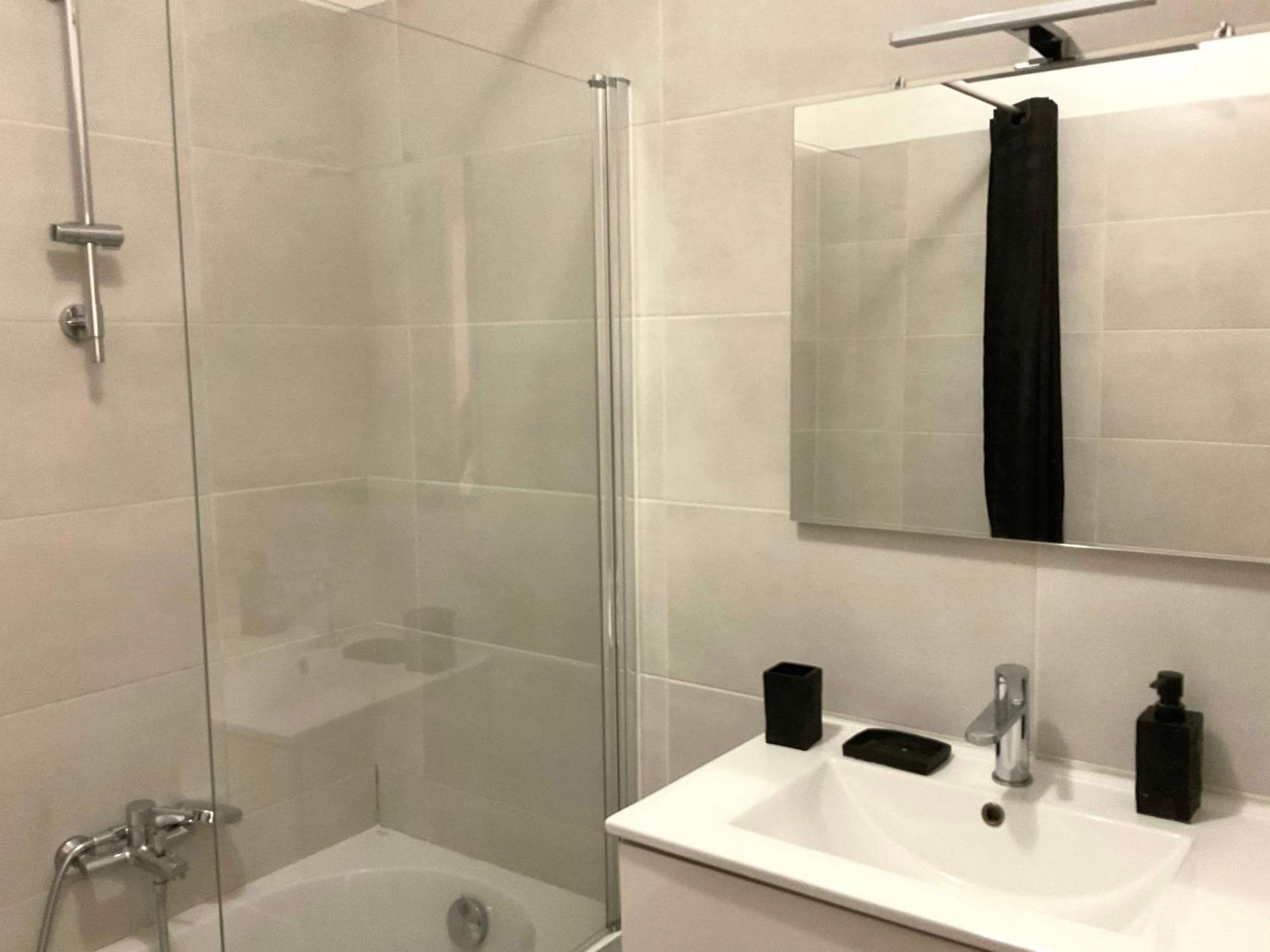 Apartment Lympia - One Bedroom Near The Port *