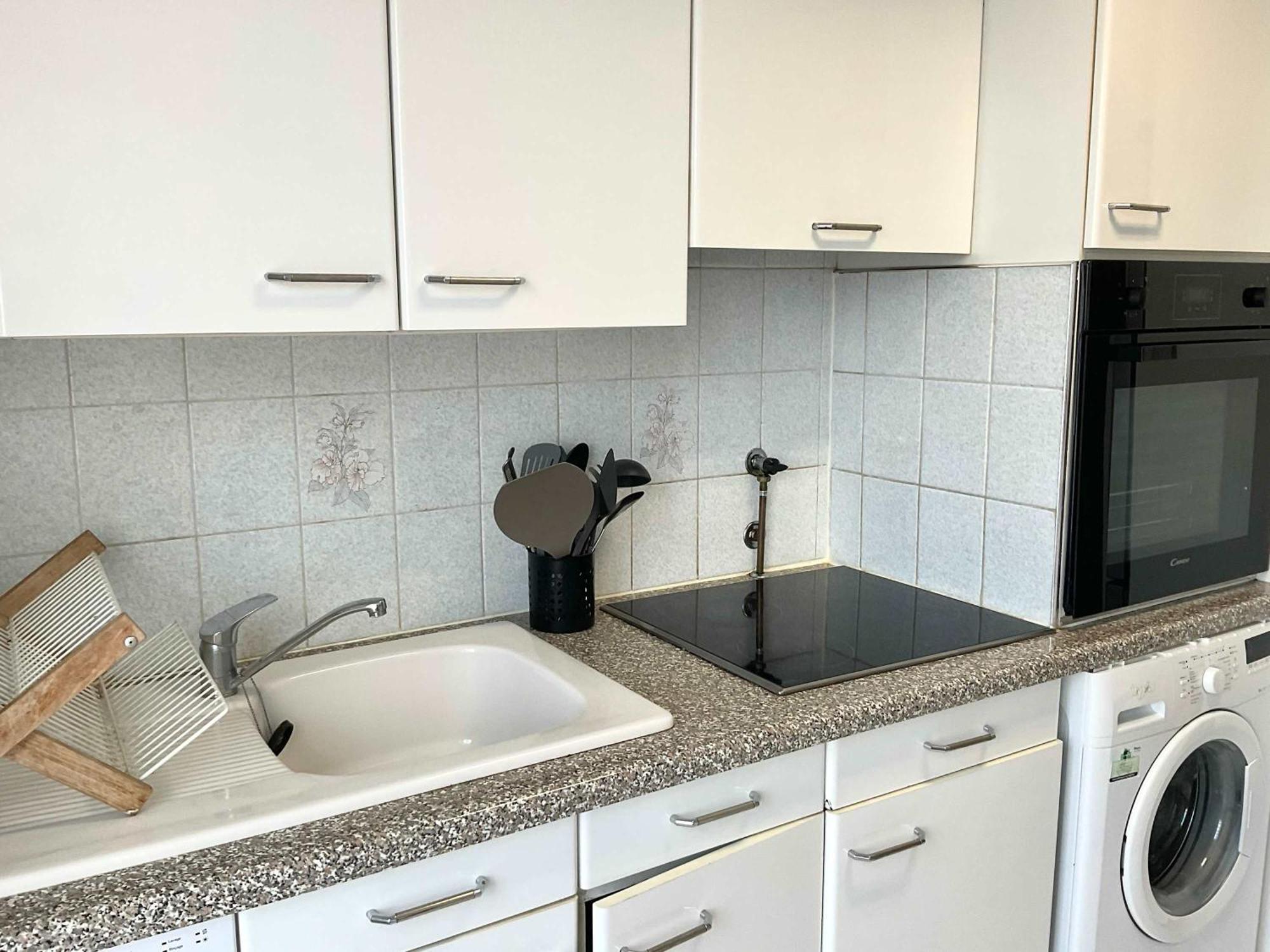 Lympia - One Bedroom Near The Port Apartment