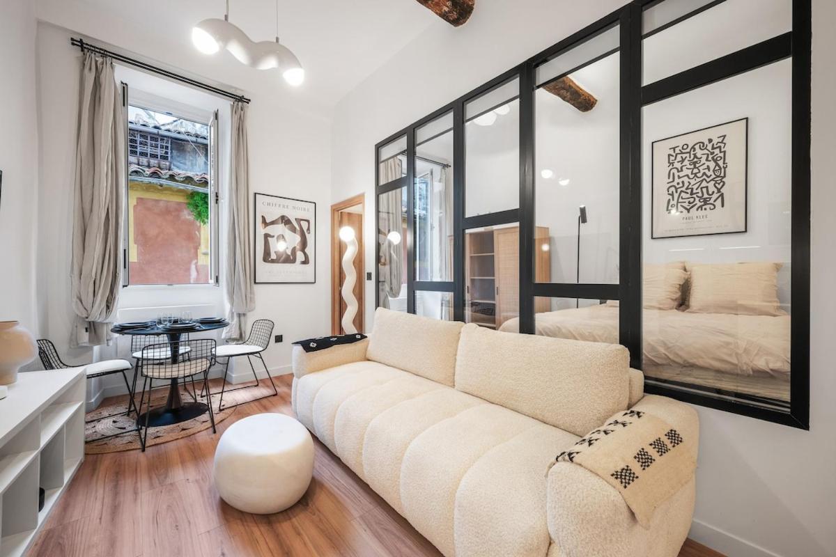 Beautiful Apartment, Old Apartment