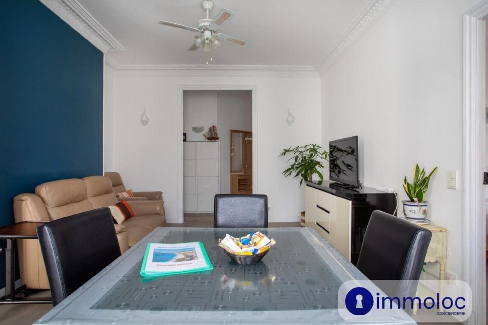 Near Station And Shops Appartement