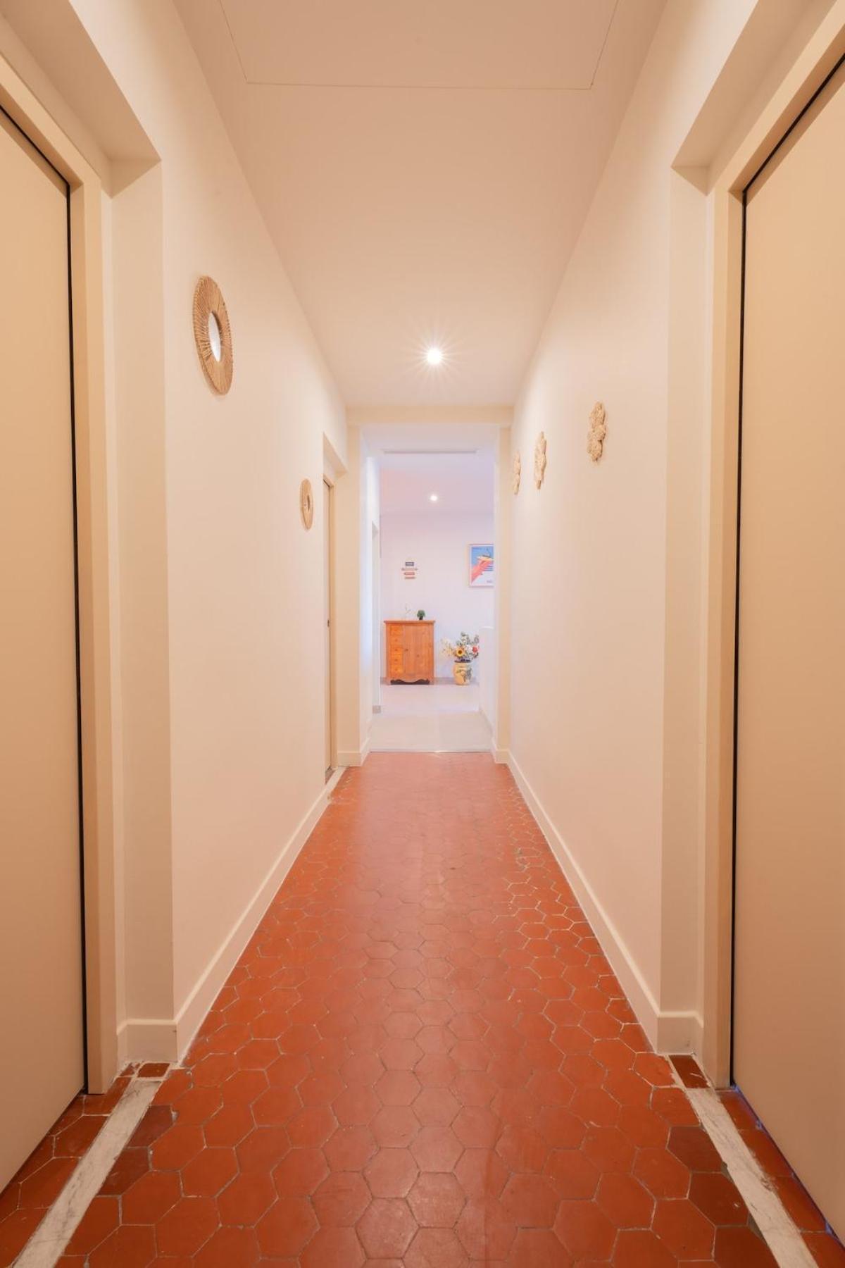- Beautiful Bright - 10 Min Apartment