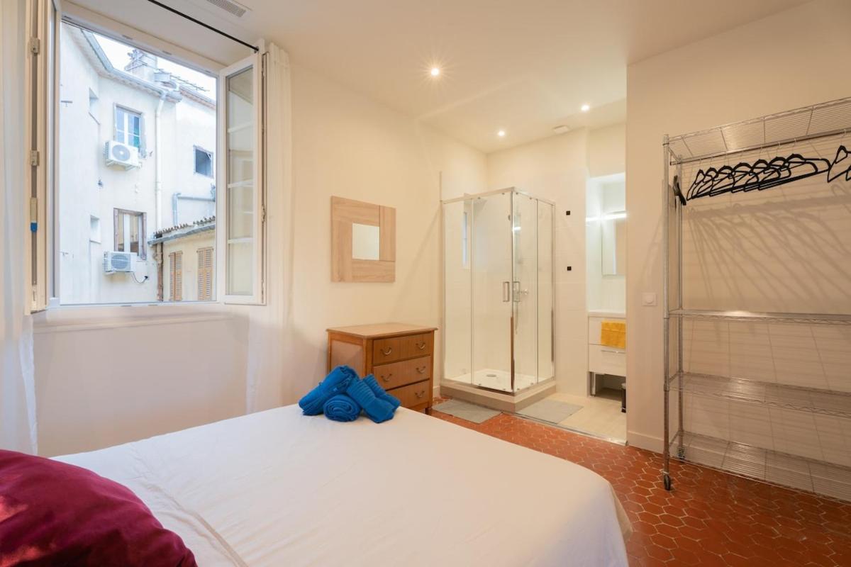 - Beautiful Bright - 10 Min Apartment *
