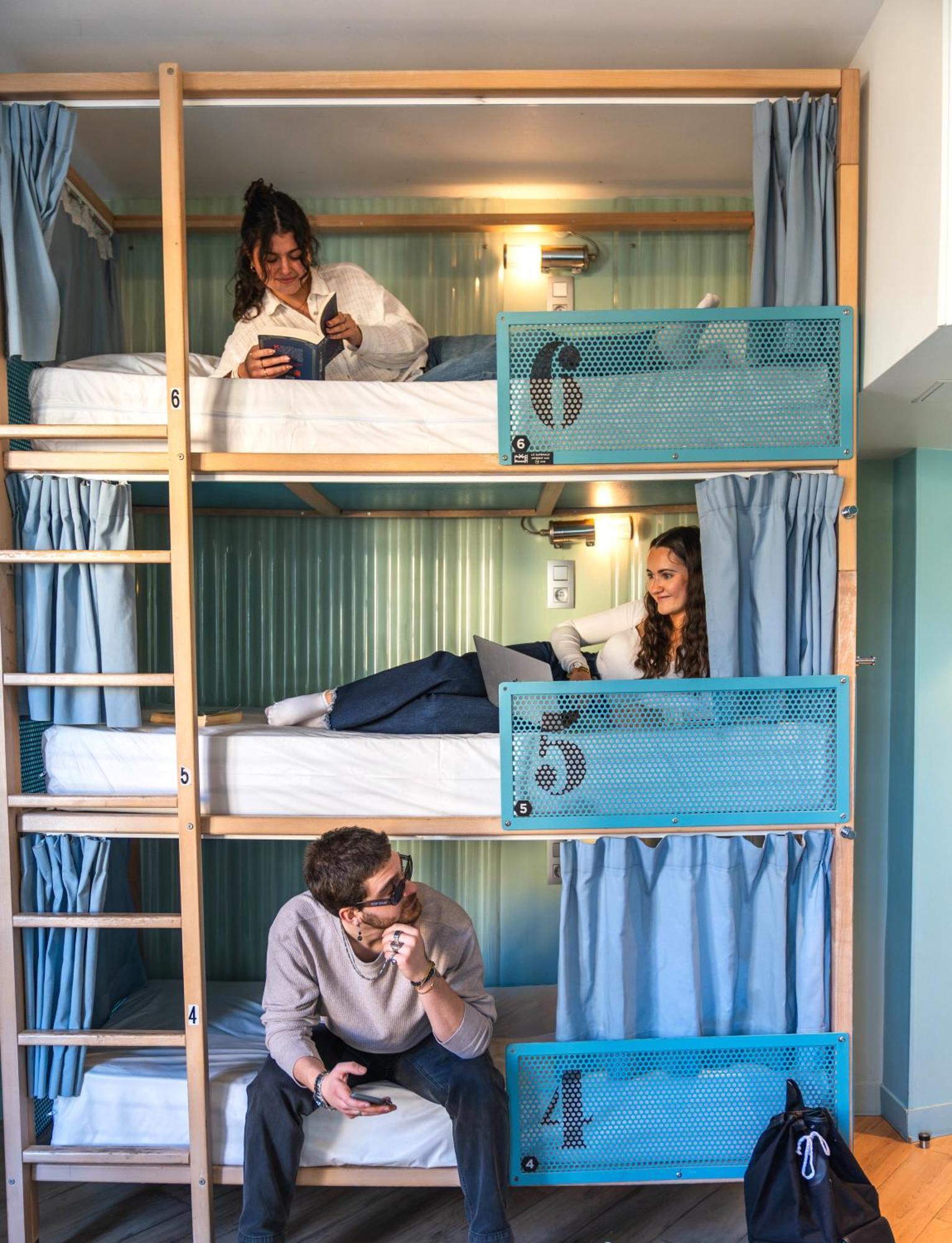 Ozz Hostel *