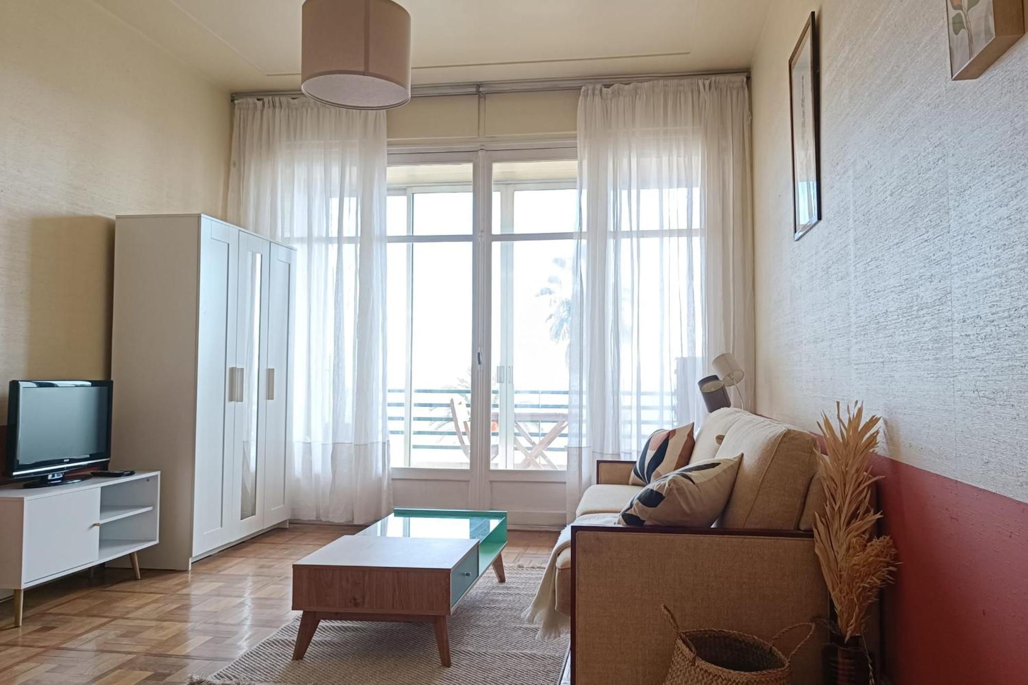 Charming T1 With Terrace And Sea View Nice