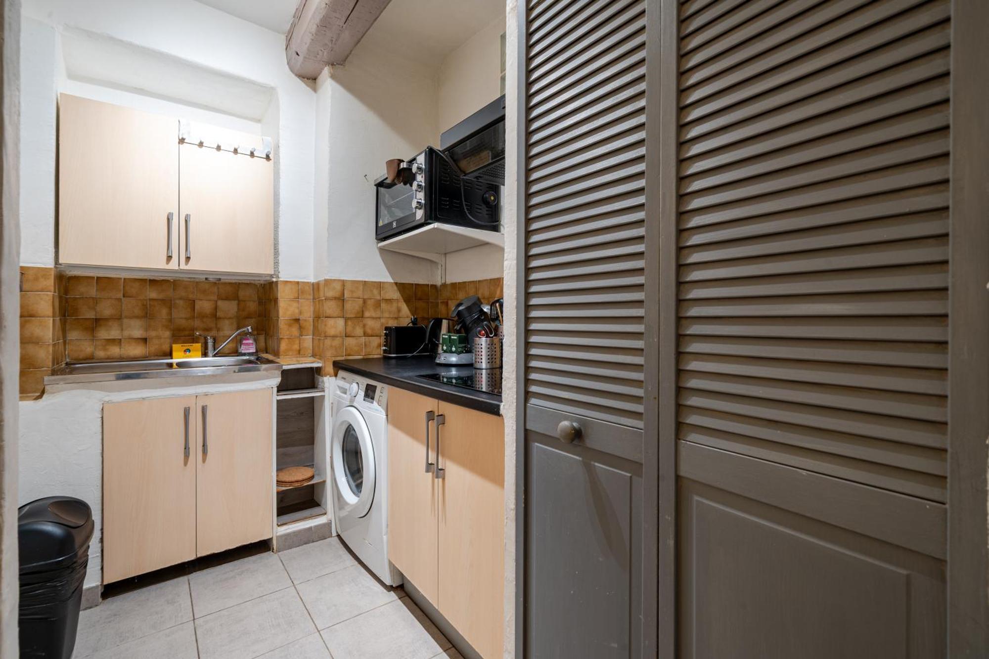 Apartment Vieux-nice 2p Climatise Balcon Nice