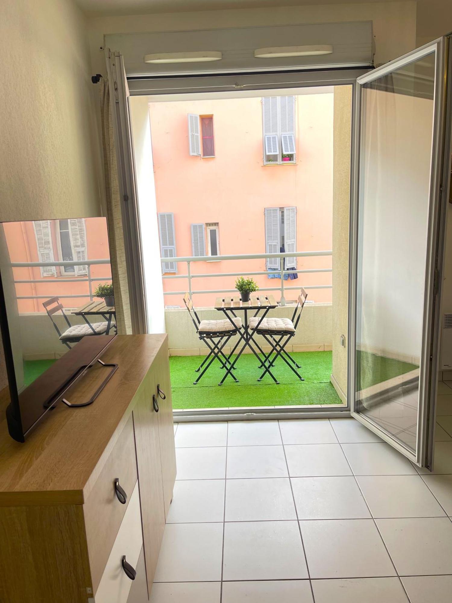 Apartment Studio, Climatisation, Terrasse, Parking, 1 Min Tramway