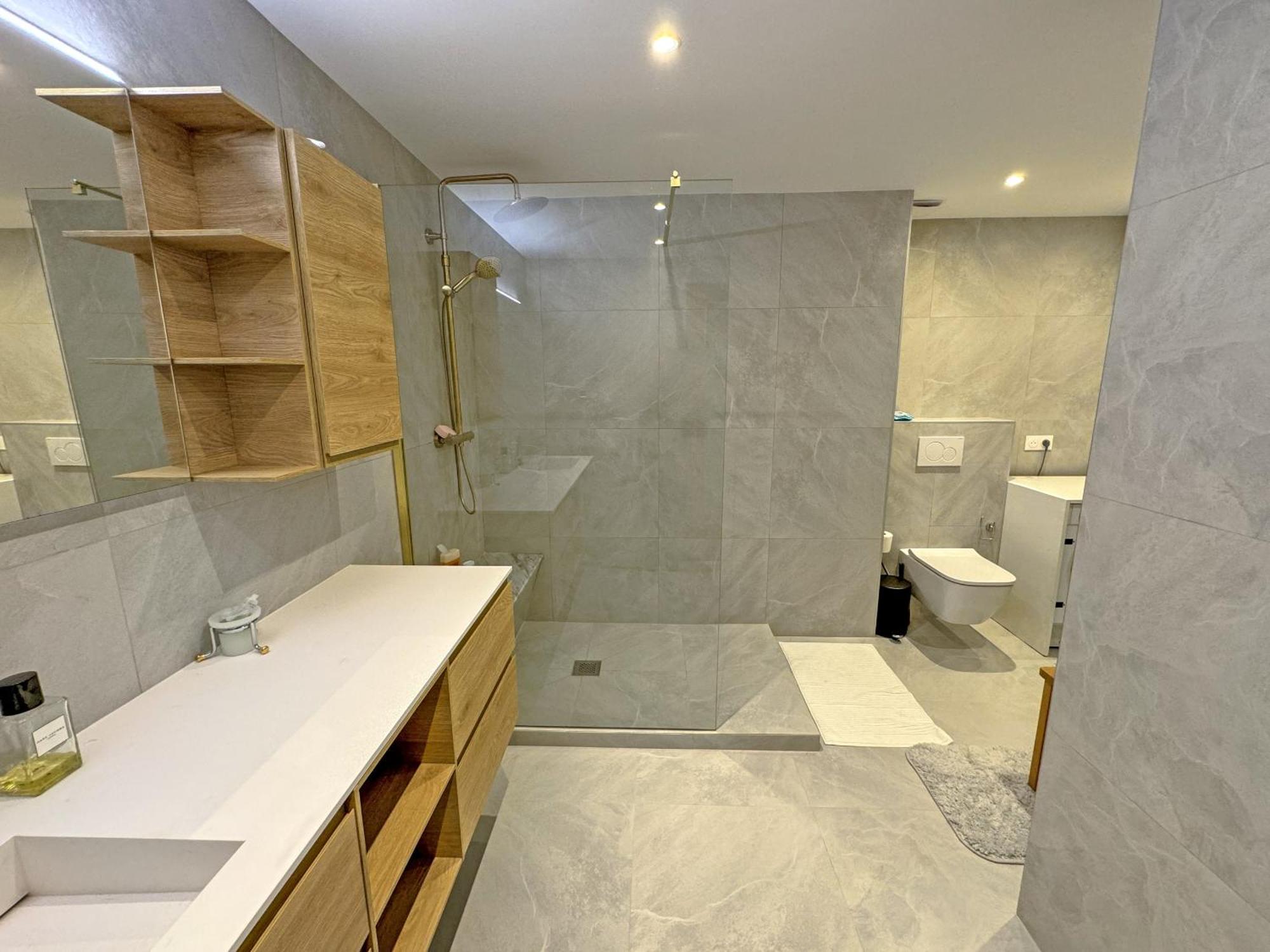 Panoramic Sea View Promenade