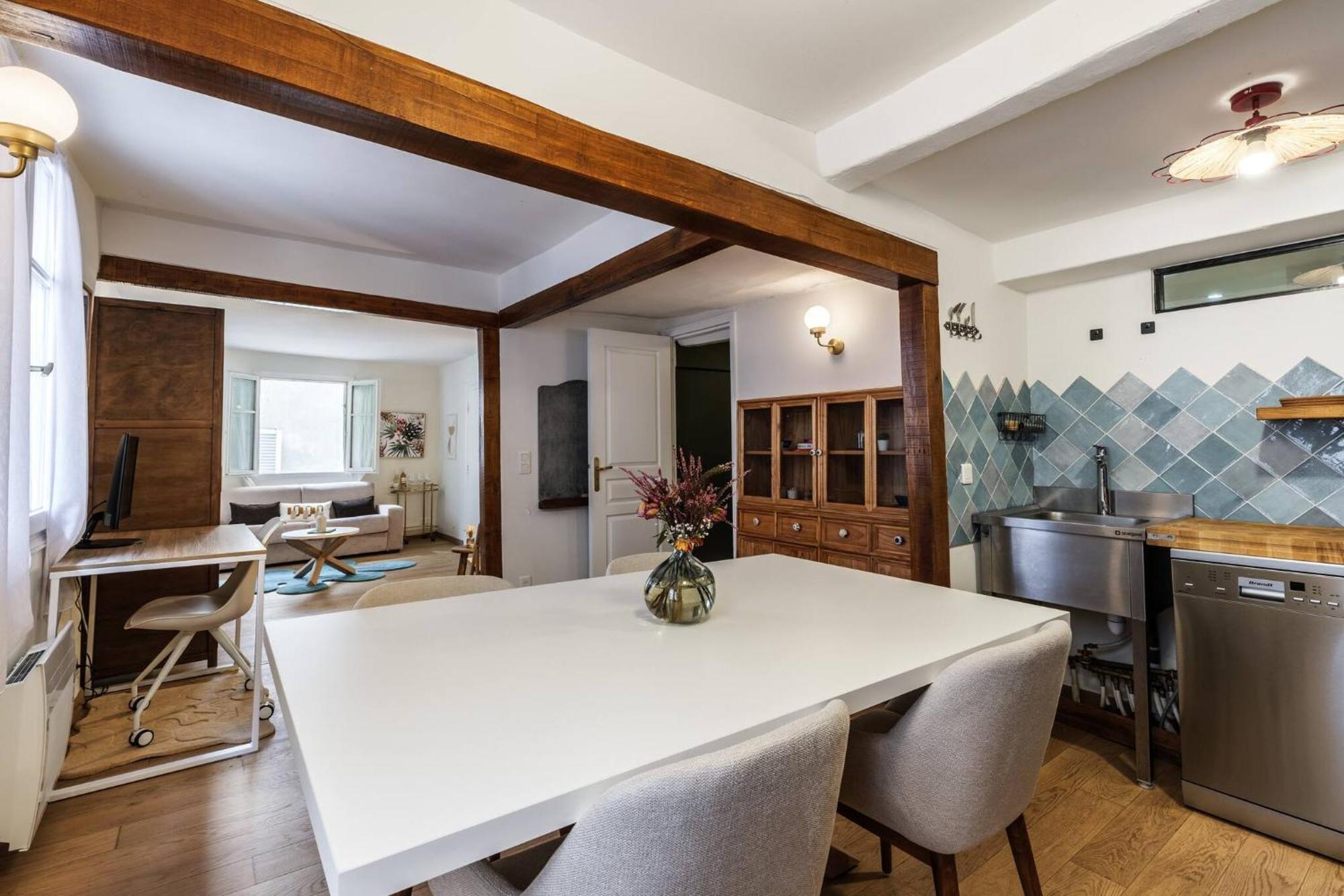 Chic Old Town Apartment