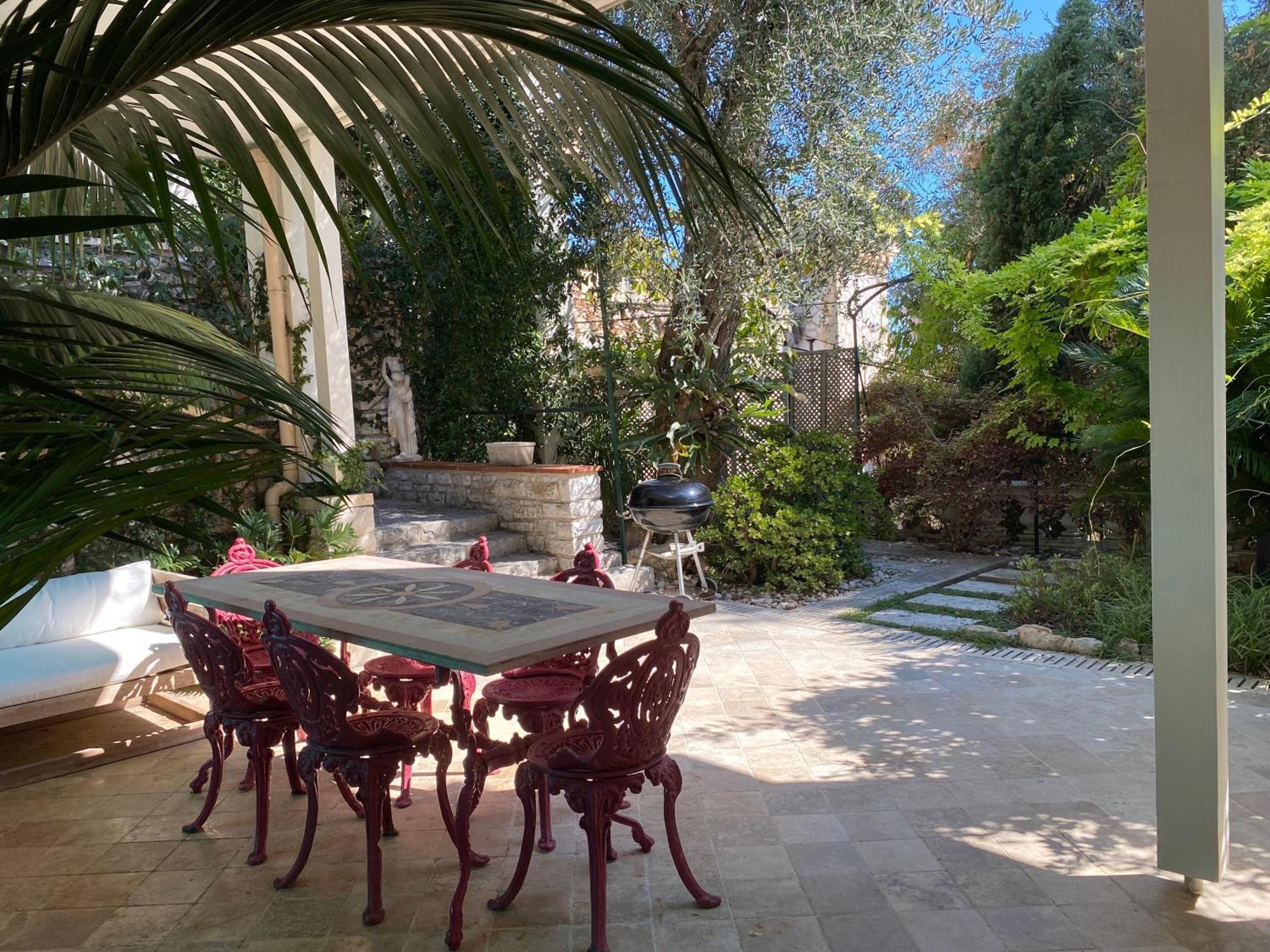 Avec Piscine, Centre *