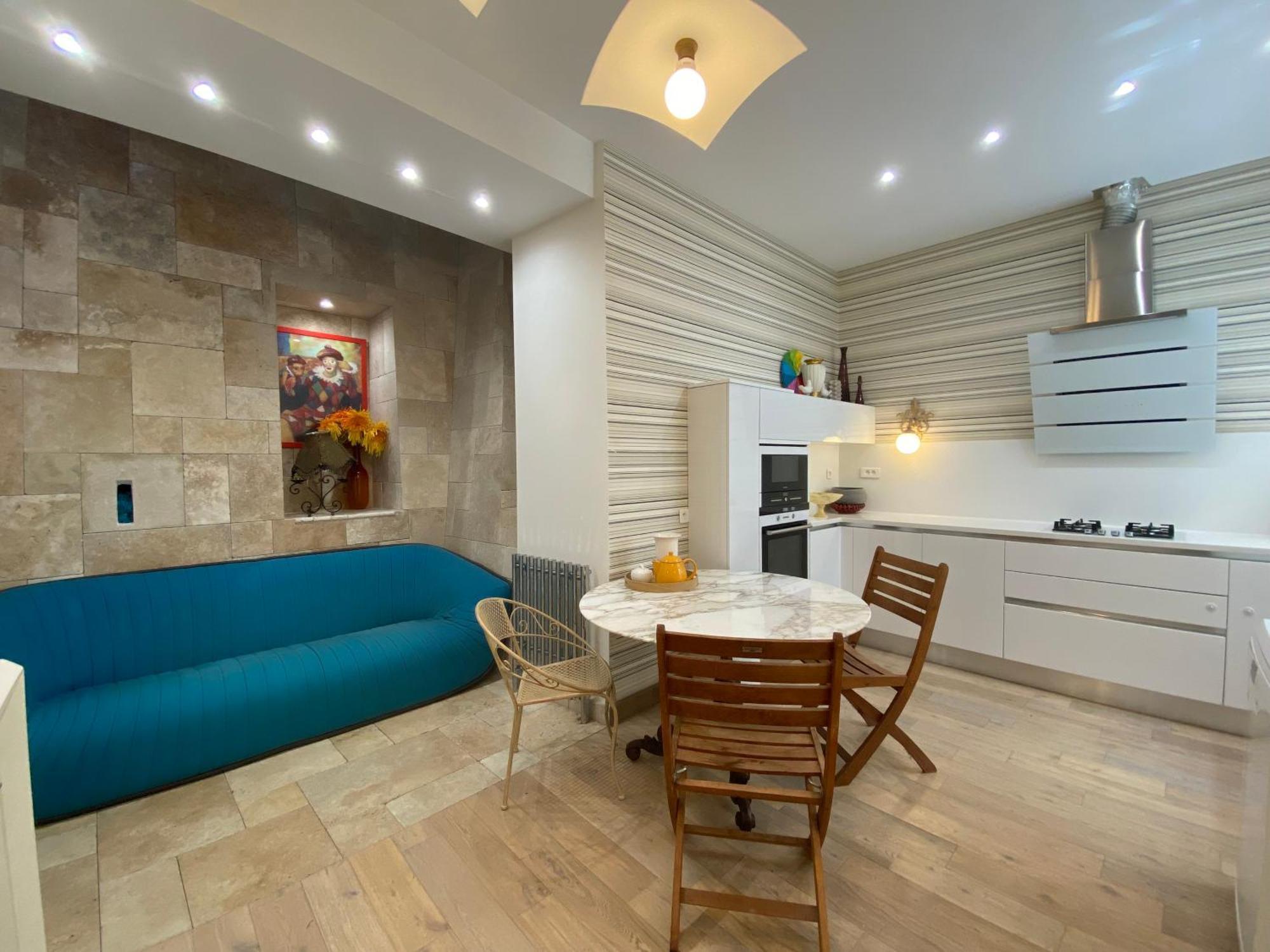 Avec Piscine, Centre