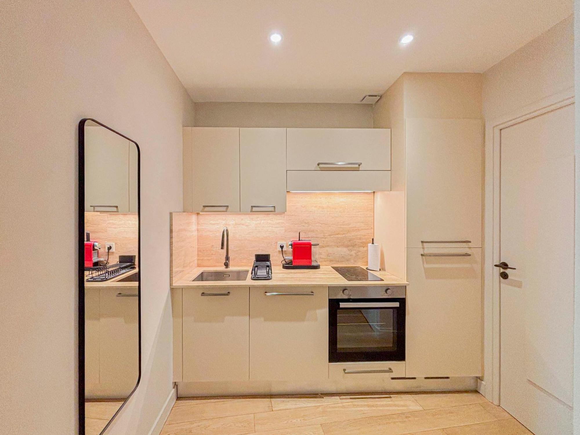 Petit Cocon Au Coeur Du Vieux-nice, Wifi, Ac, 2pers *