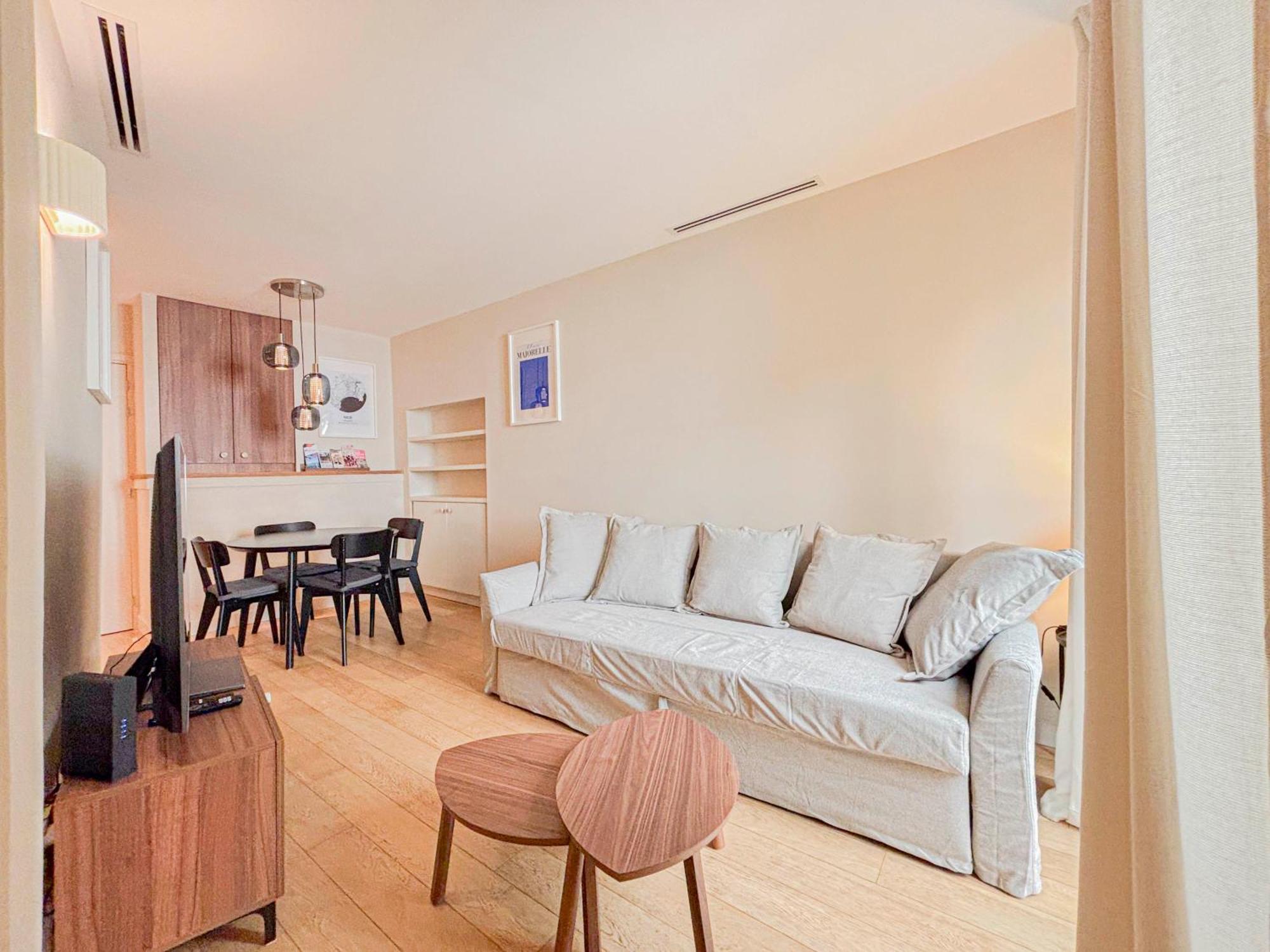 Apartment Petit Cocon Au Coeur Du Vieux-nice, Wifi, Ac, 2pers *