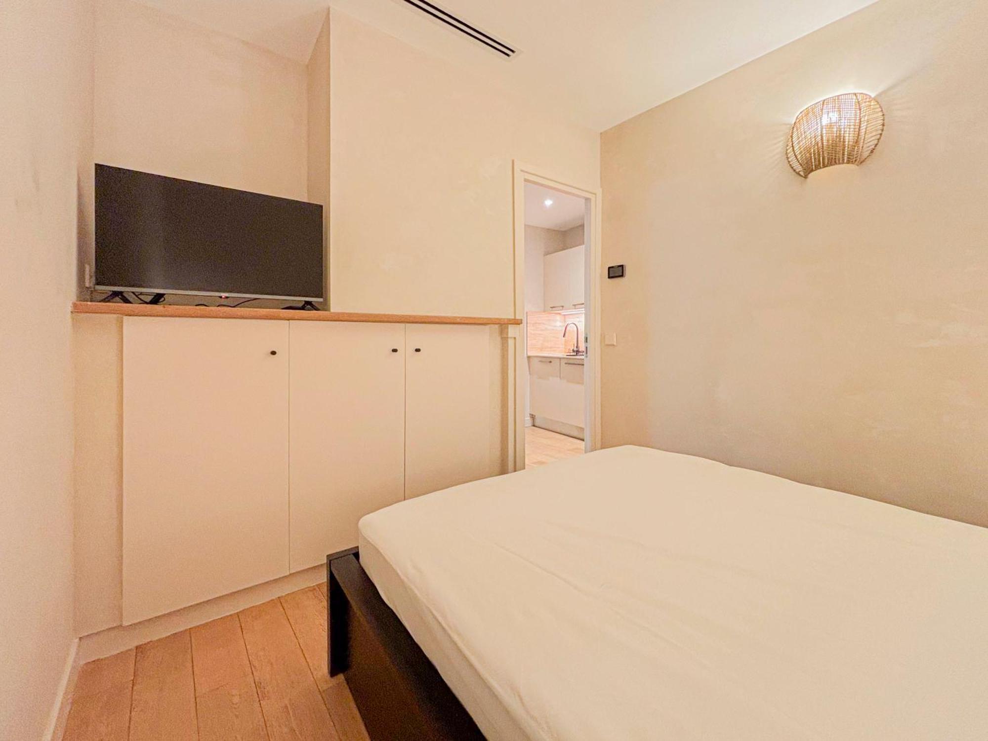 Apartment Petit Cocon Au Coeur Du Vieux-nice, Wifi, Ac, 2pers Nice