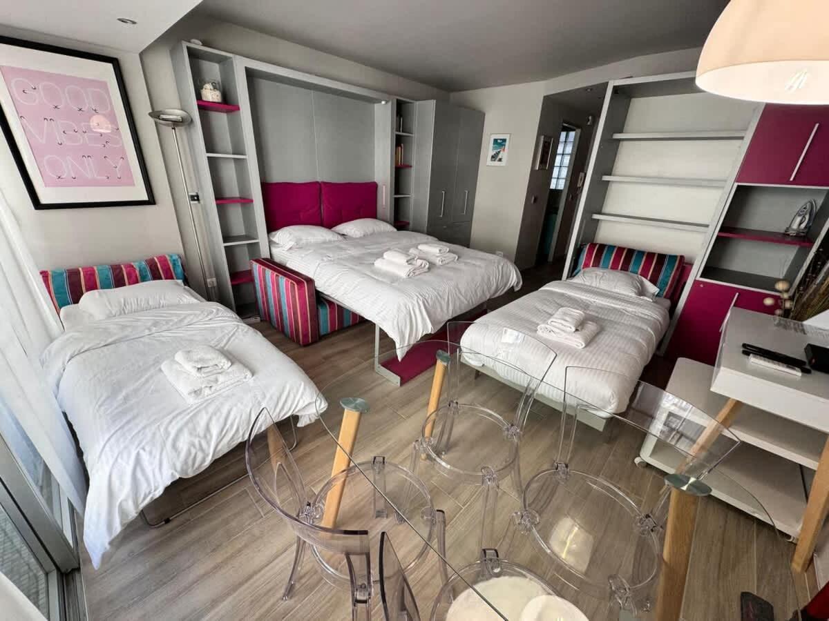 At The Heart Of Carre D'or 2 Mins Sea Wi-fi Holiday home *