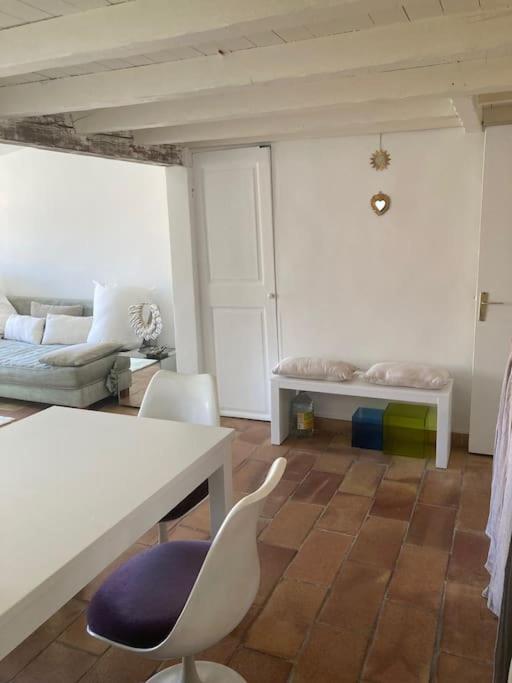 Deux Pieces Dans Le Quartier Du Port Nice