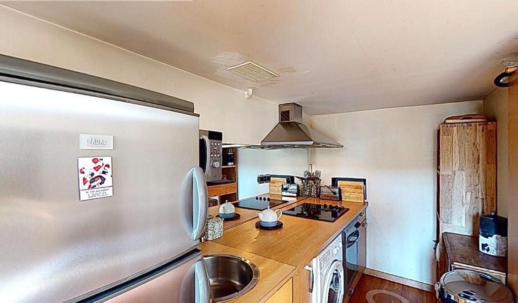 Spacious 3 Bed In The Heart Of * Nice