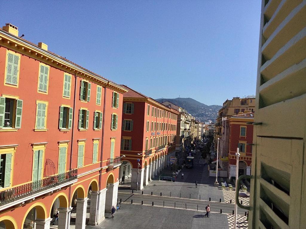 Spacious 3 Bed In The Heart Of Apartment