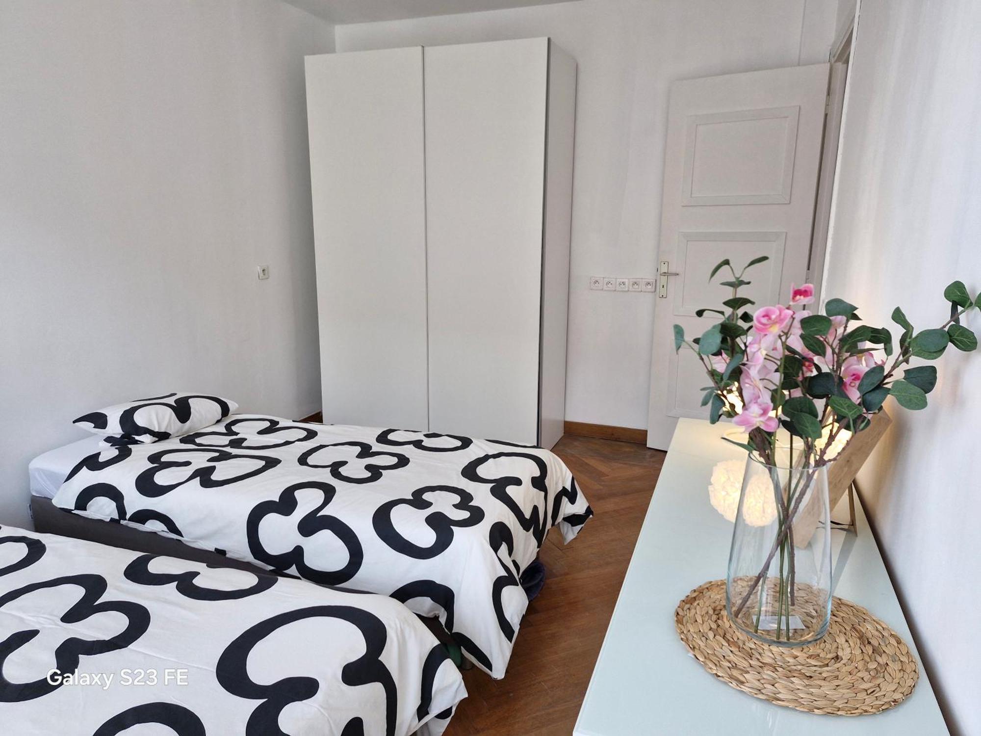 Le Metropole Victor Hugo Apartment