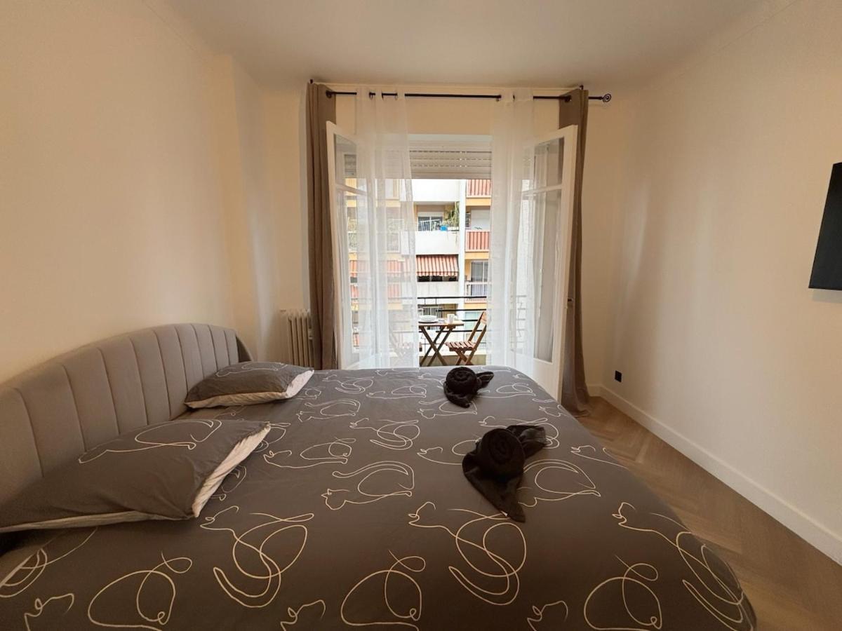 Charming In Apartment *