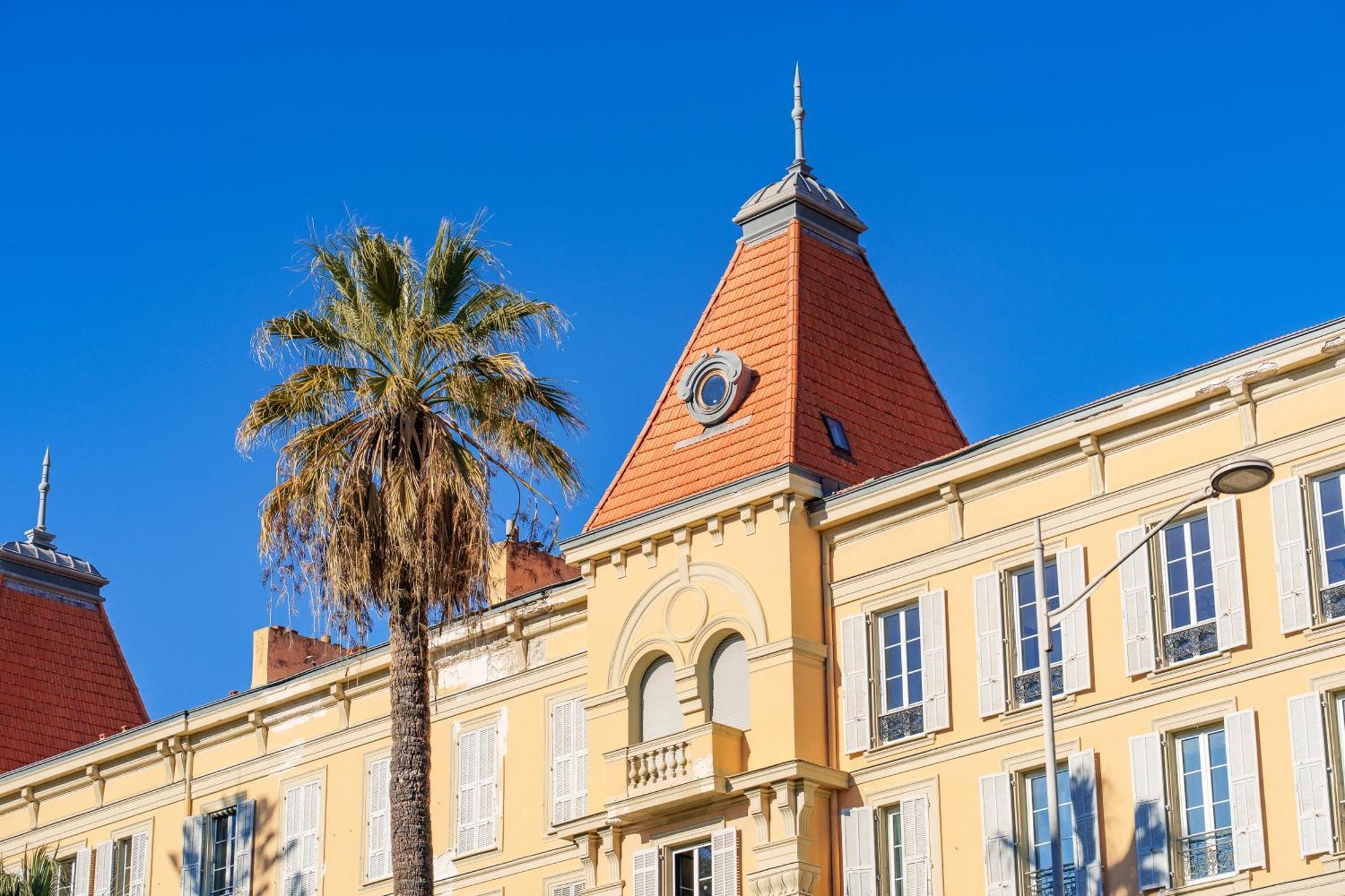 Apartment Renting - Victor - Historic Palace Luxury 3 Bedrooms Parking