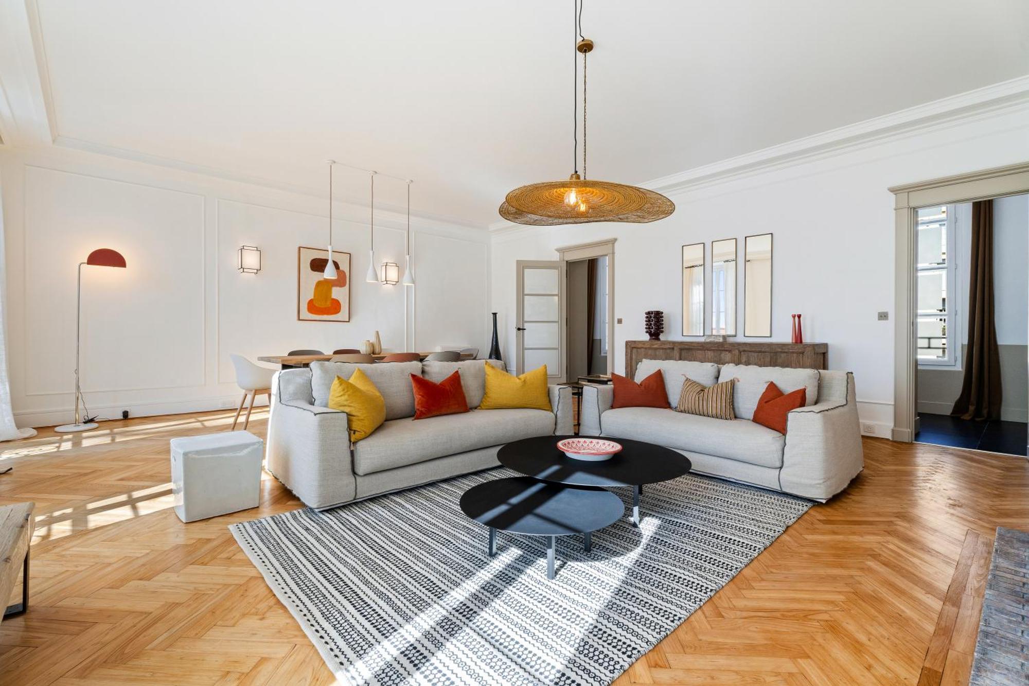 Renting - Victor - Historic Palace Luxury 3 Bedrooms Parking * Nice