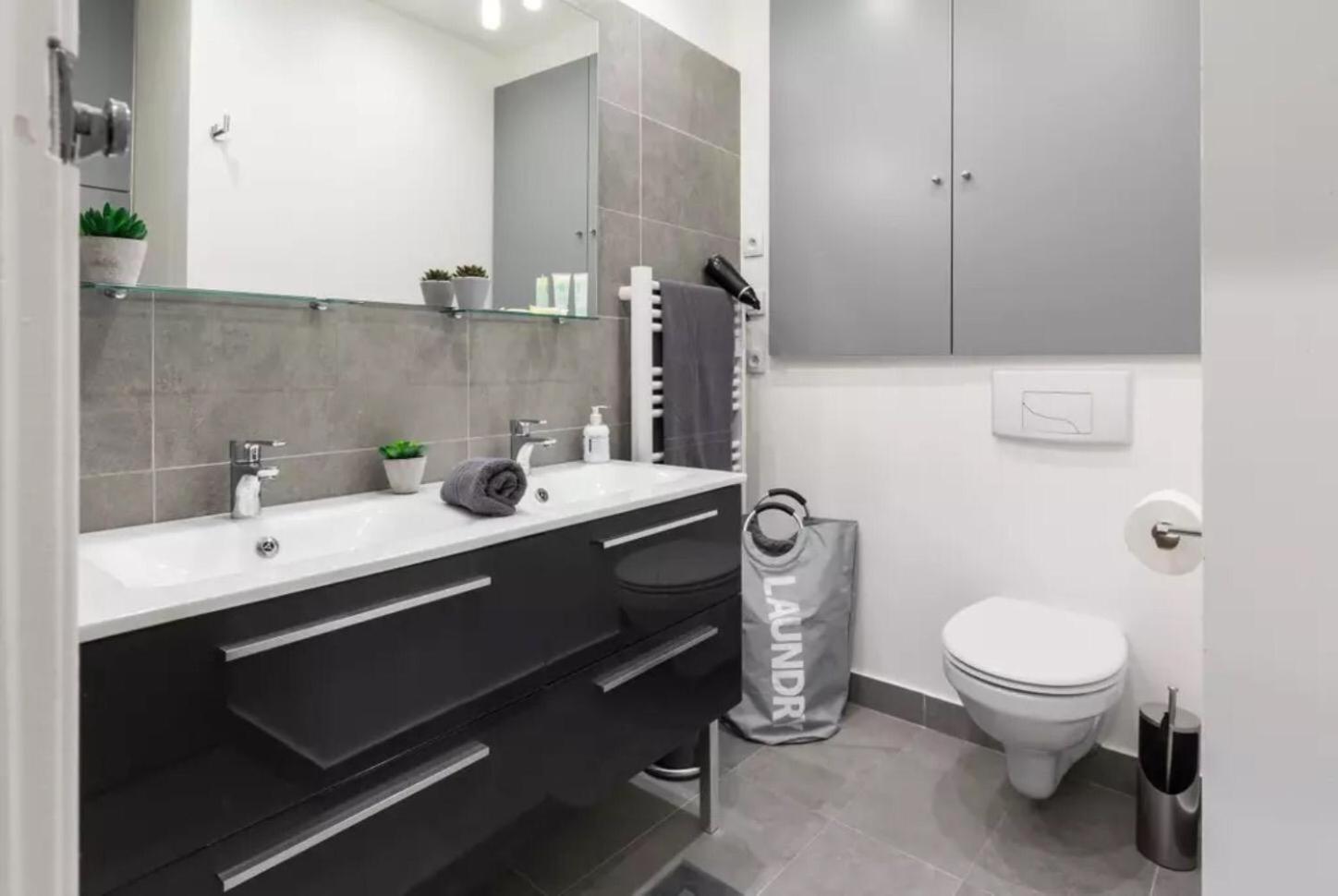 Authentique 2 Piece Dans Le Vieux-nice Apartment Nice