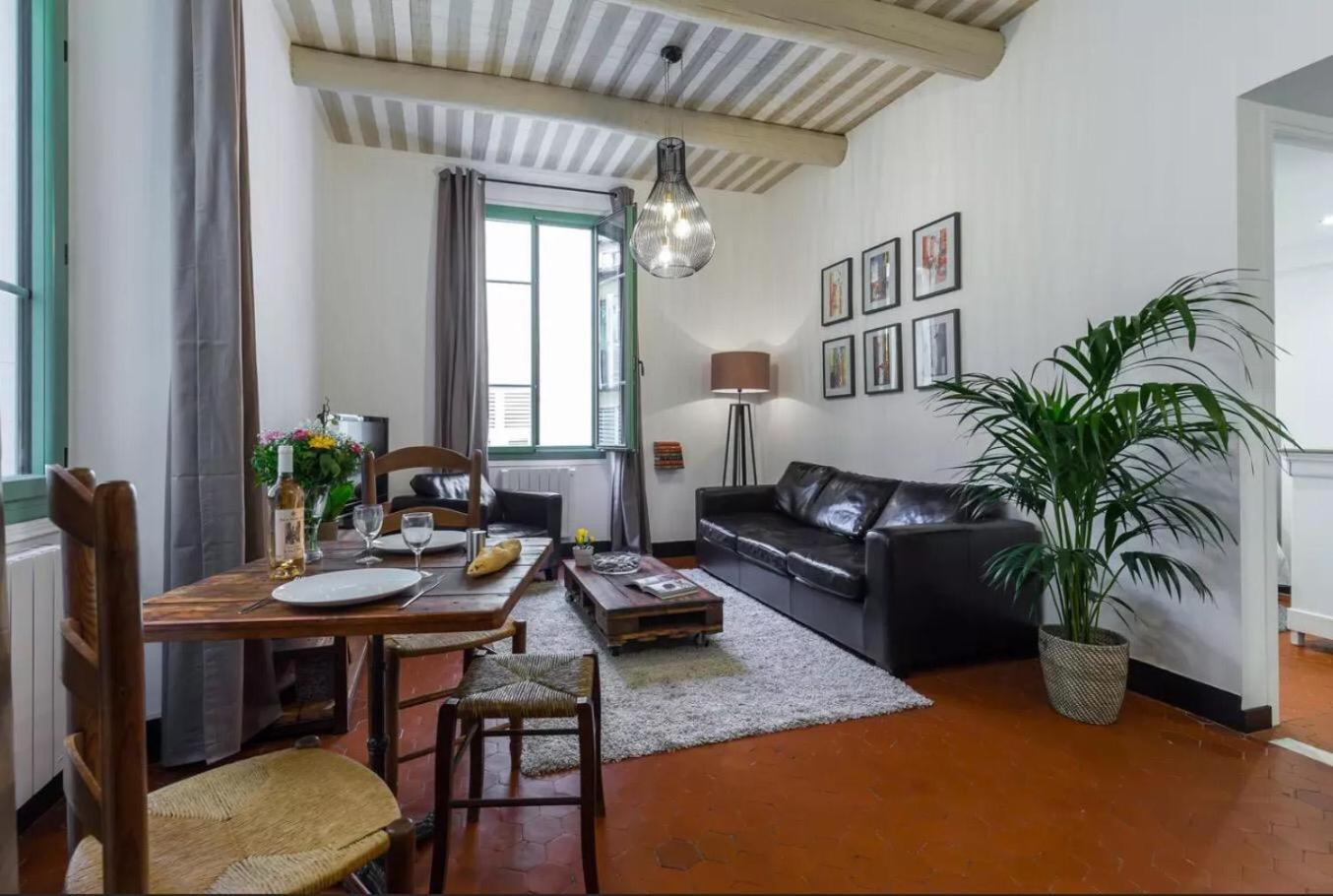 Authentique 2 Piece Dans Le Vieux-nice Nice