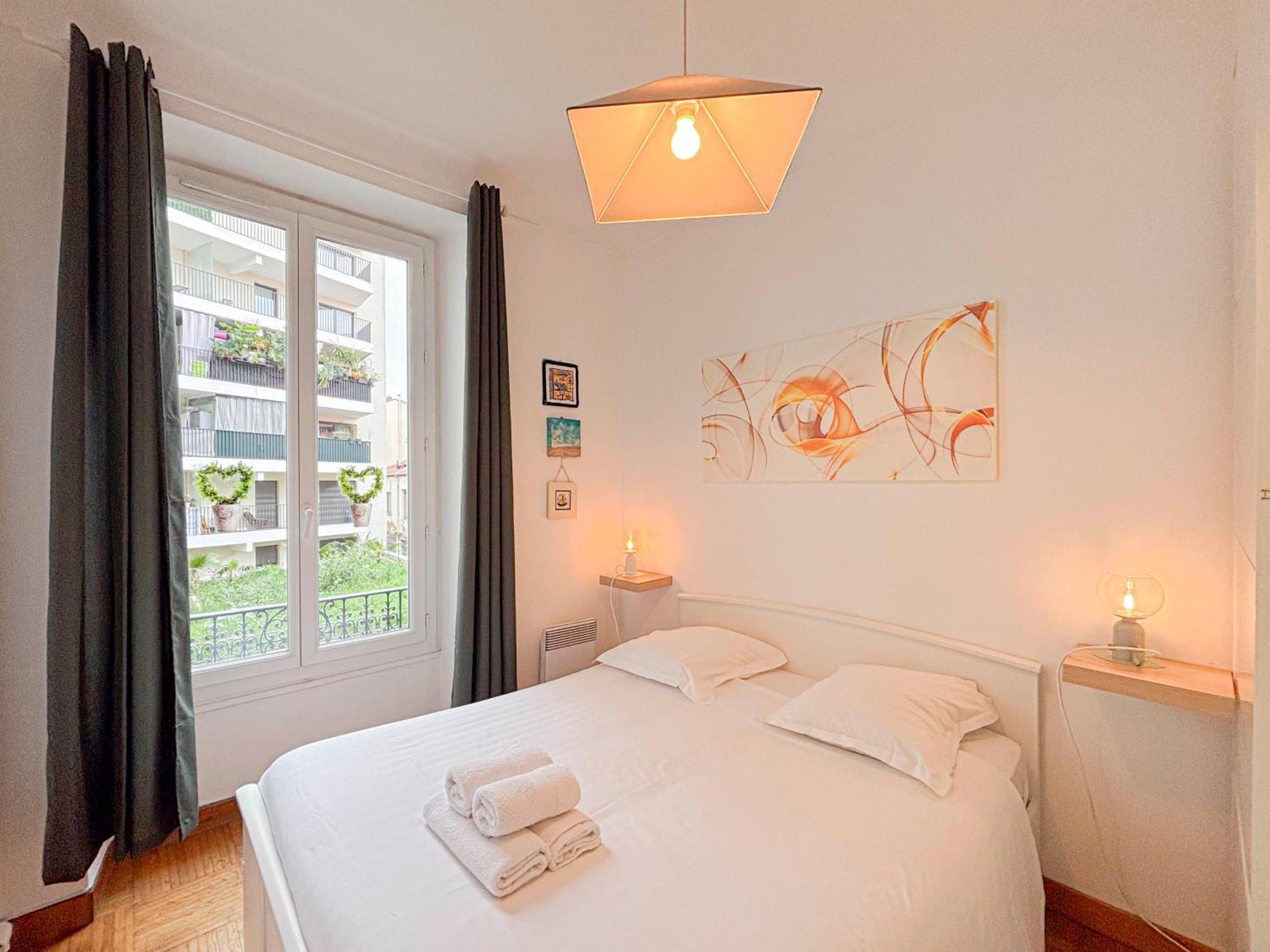 2p Pres Du Negresco Et De La - 3pers *