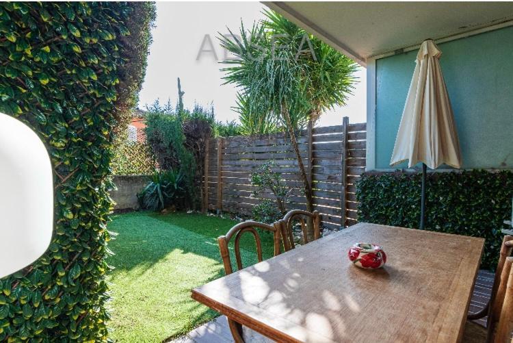 Renovated With Garden Pool Air Conditioning 4 Sleeps Appartement *
